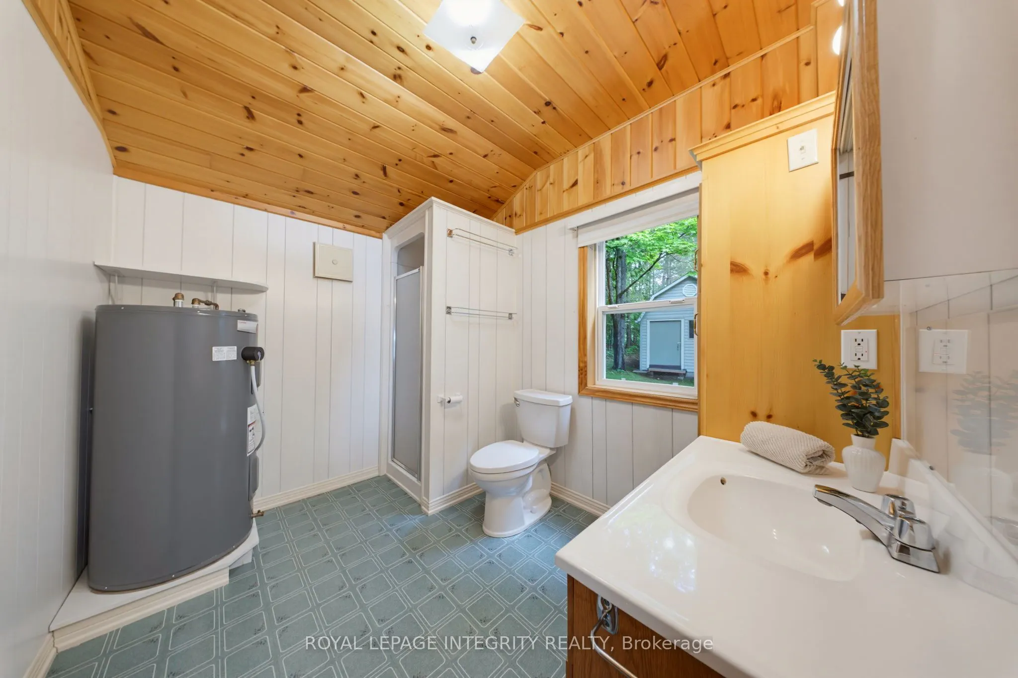 534 School House Lane