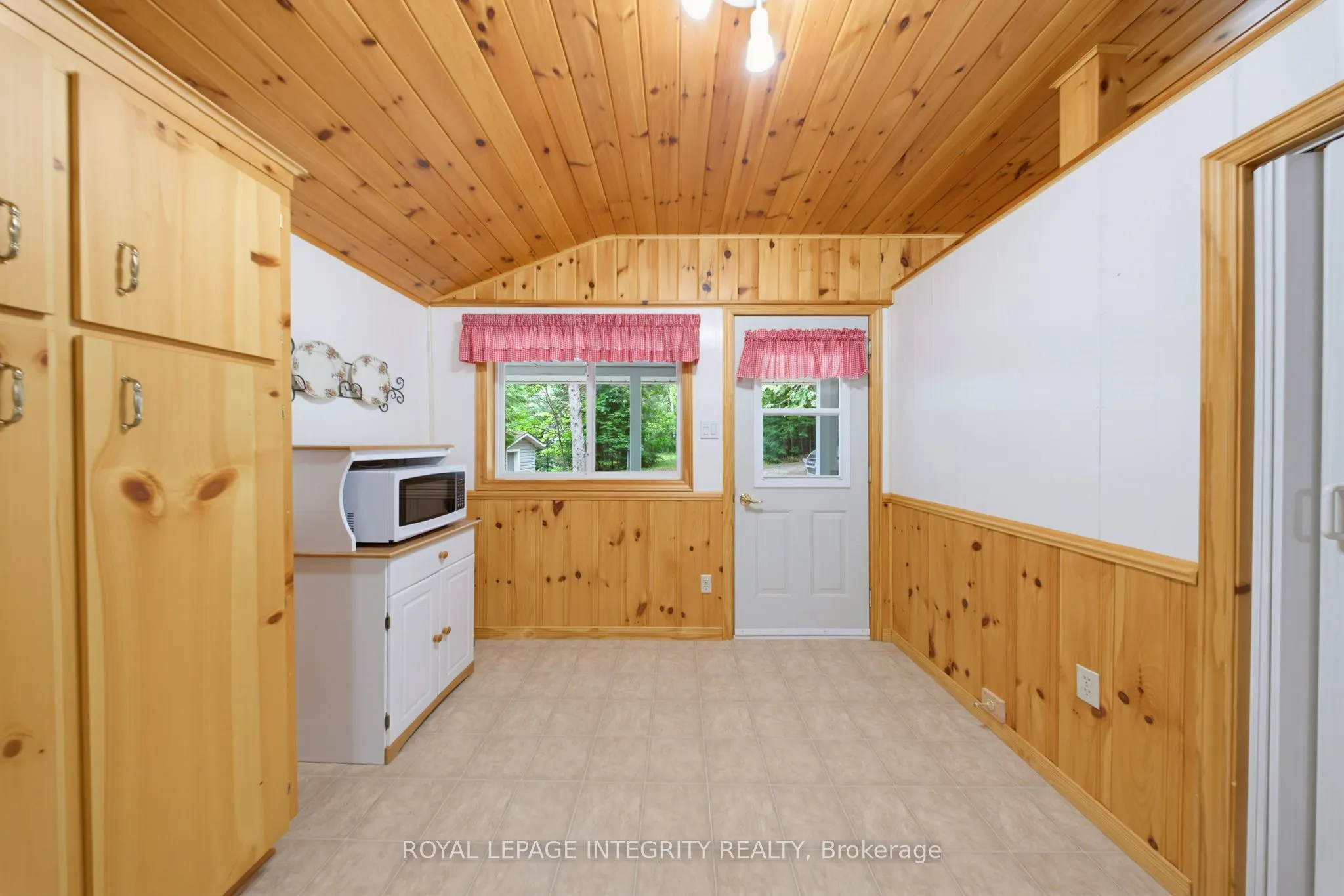 534 School House Lane