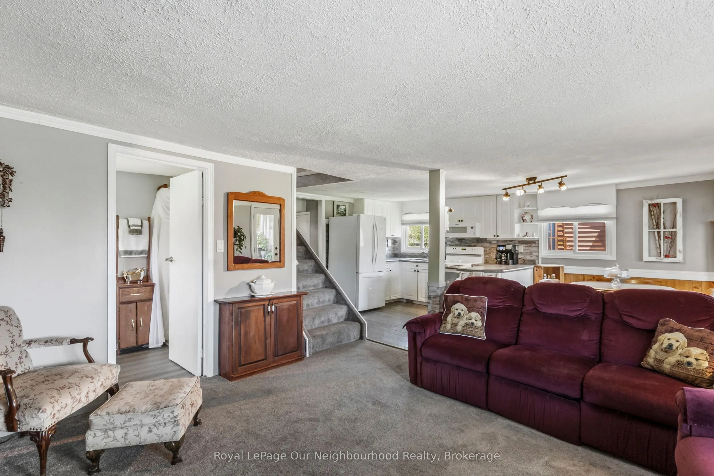 261 River Road E