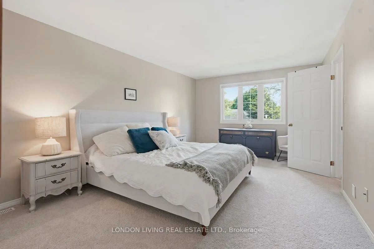 7006 Diane Crescent