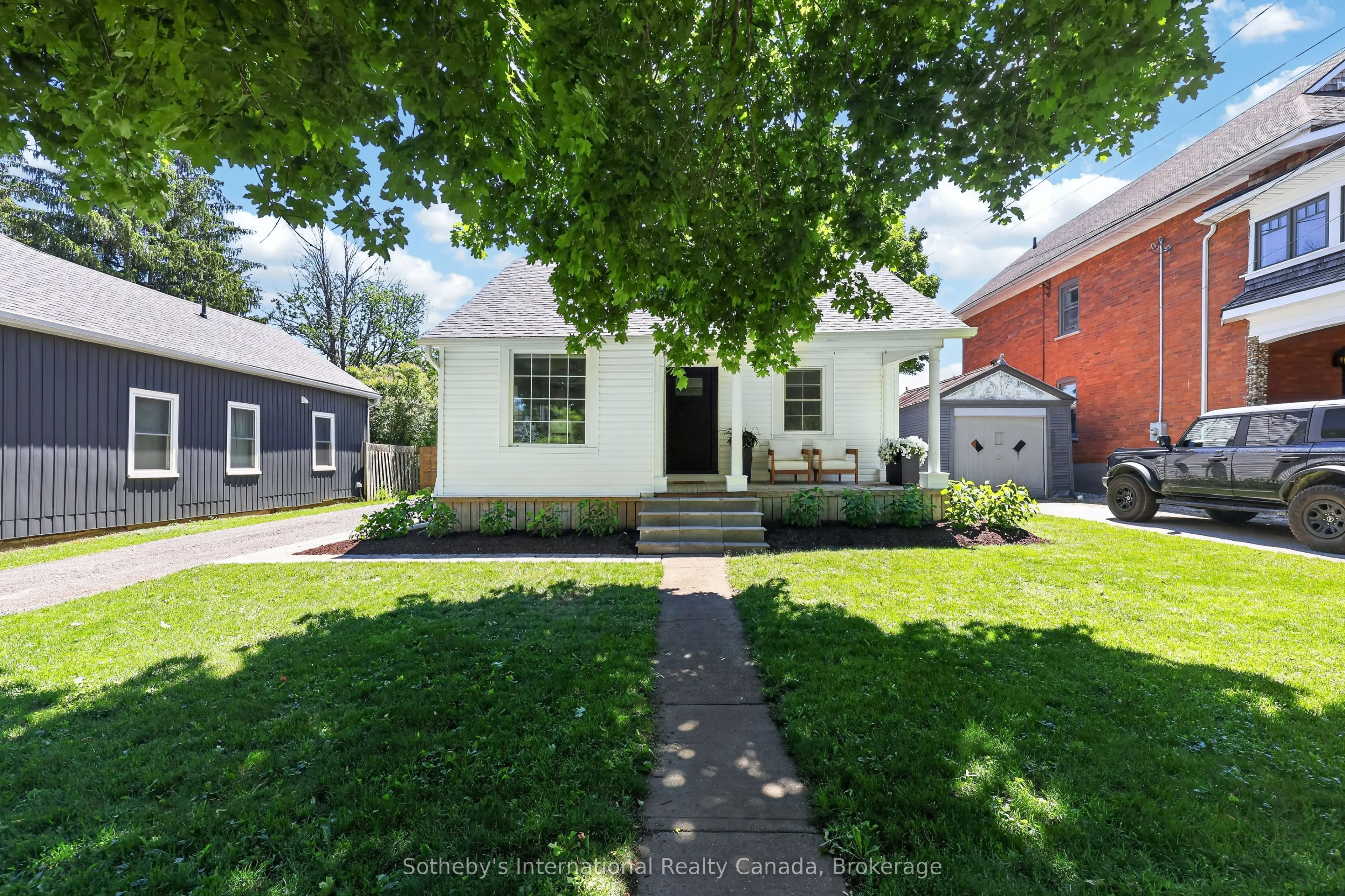 131 Bruce Street S