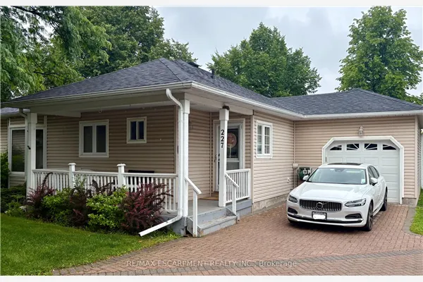 227 Silverbirch Boulevard