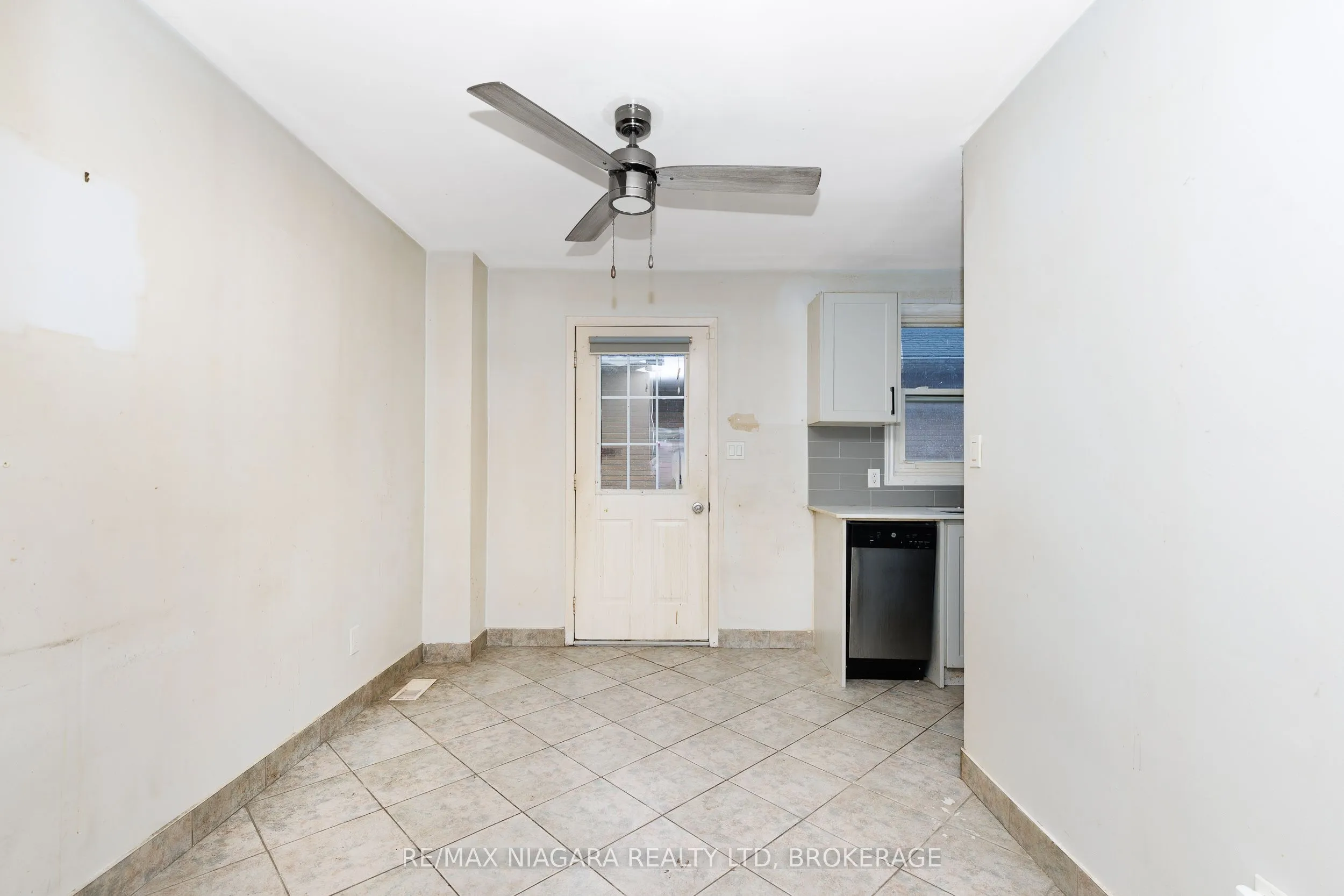 252 Bertie Street #1