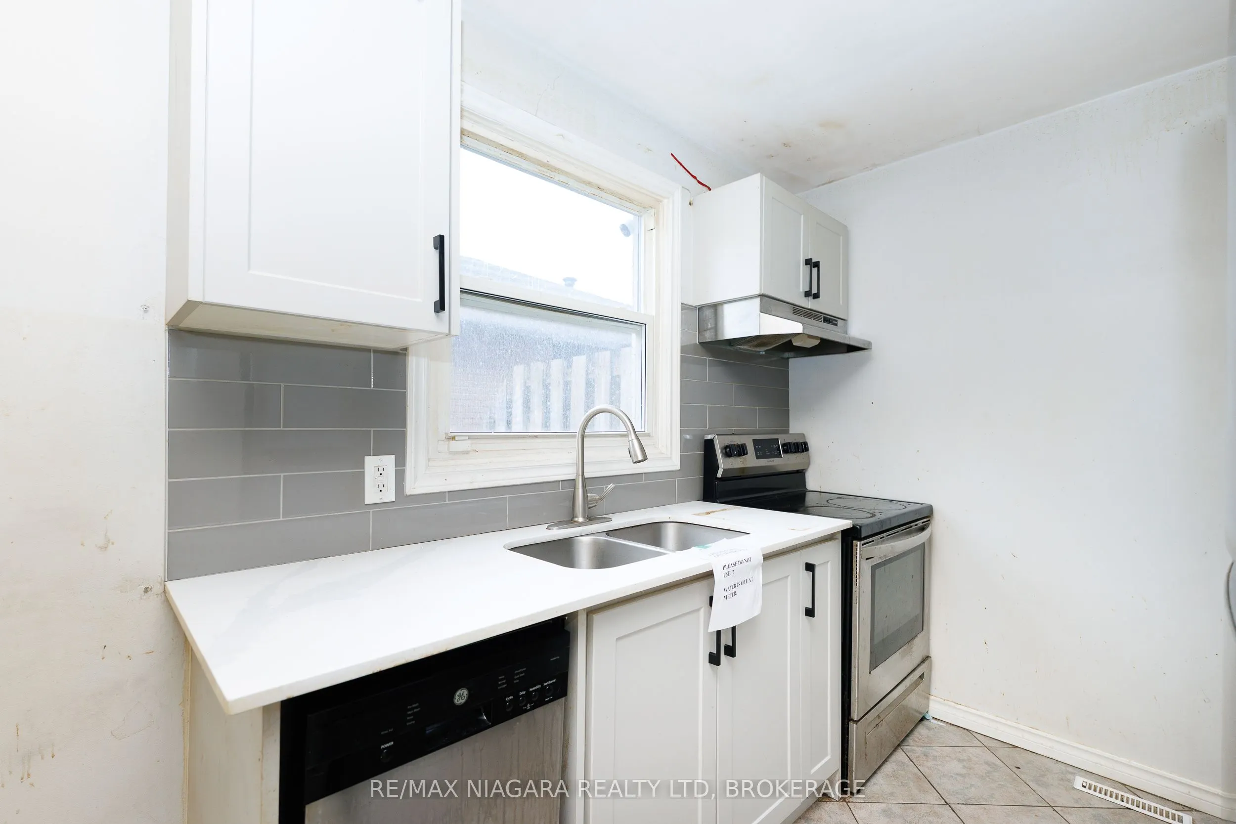 252 Bertie Street #1