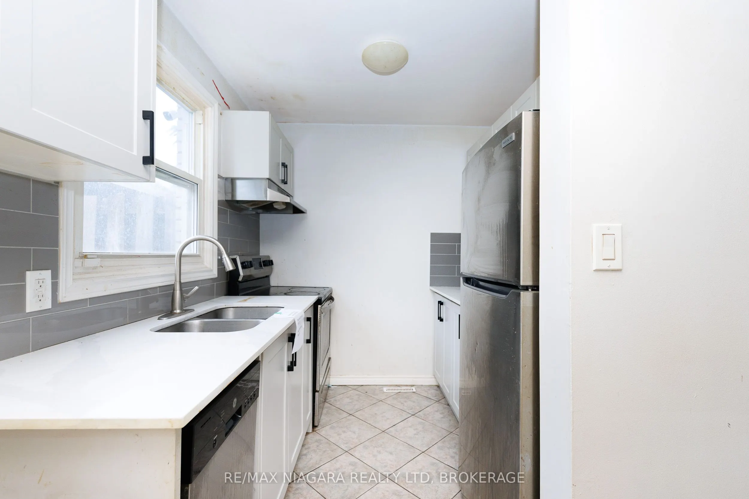 252 Bertie Street #1