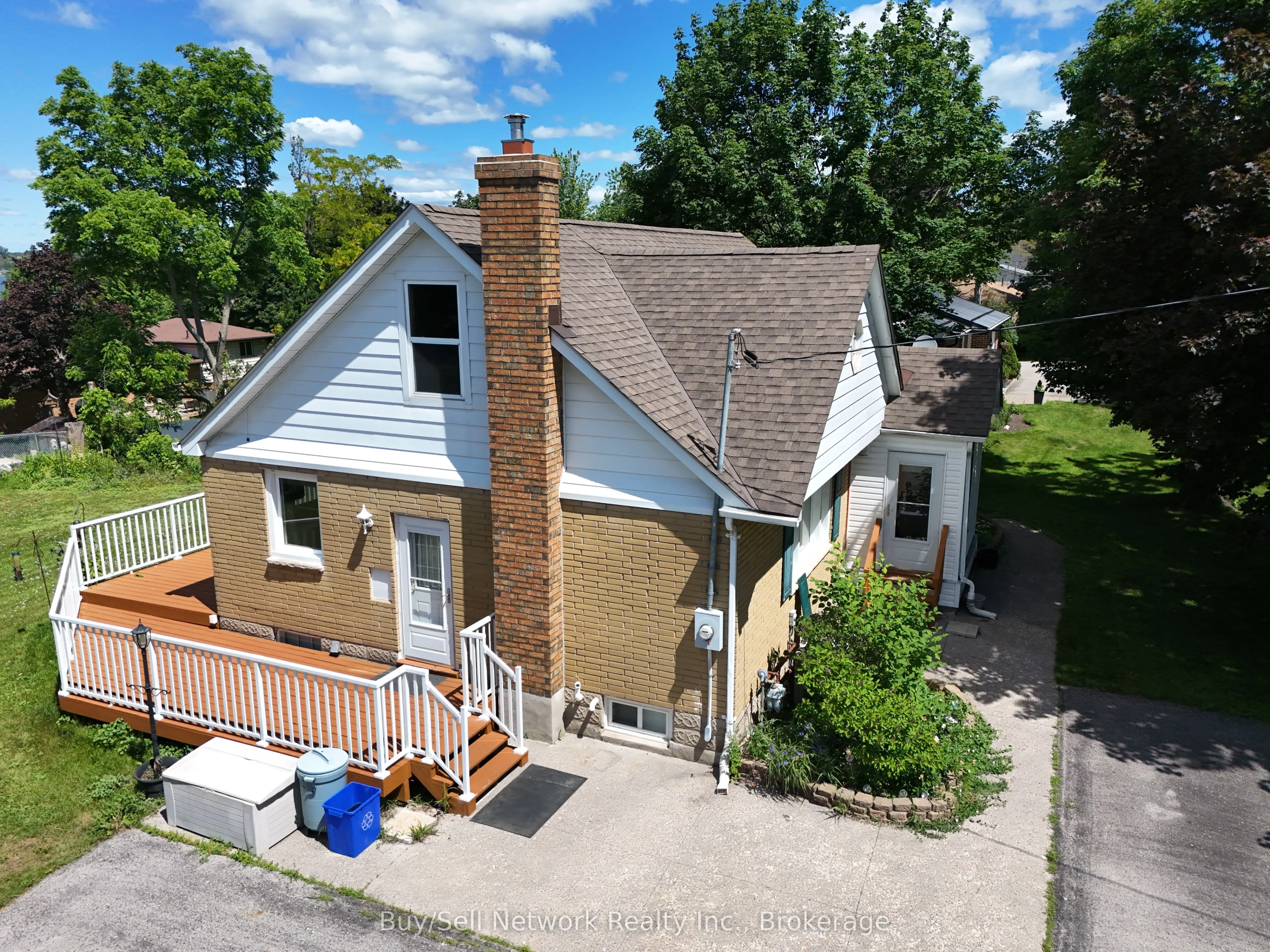 962 Ward Street