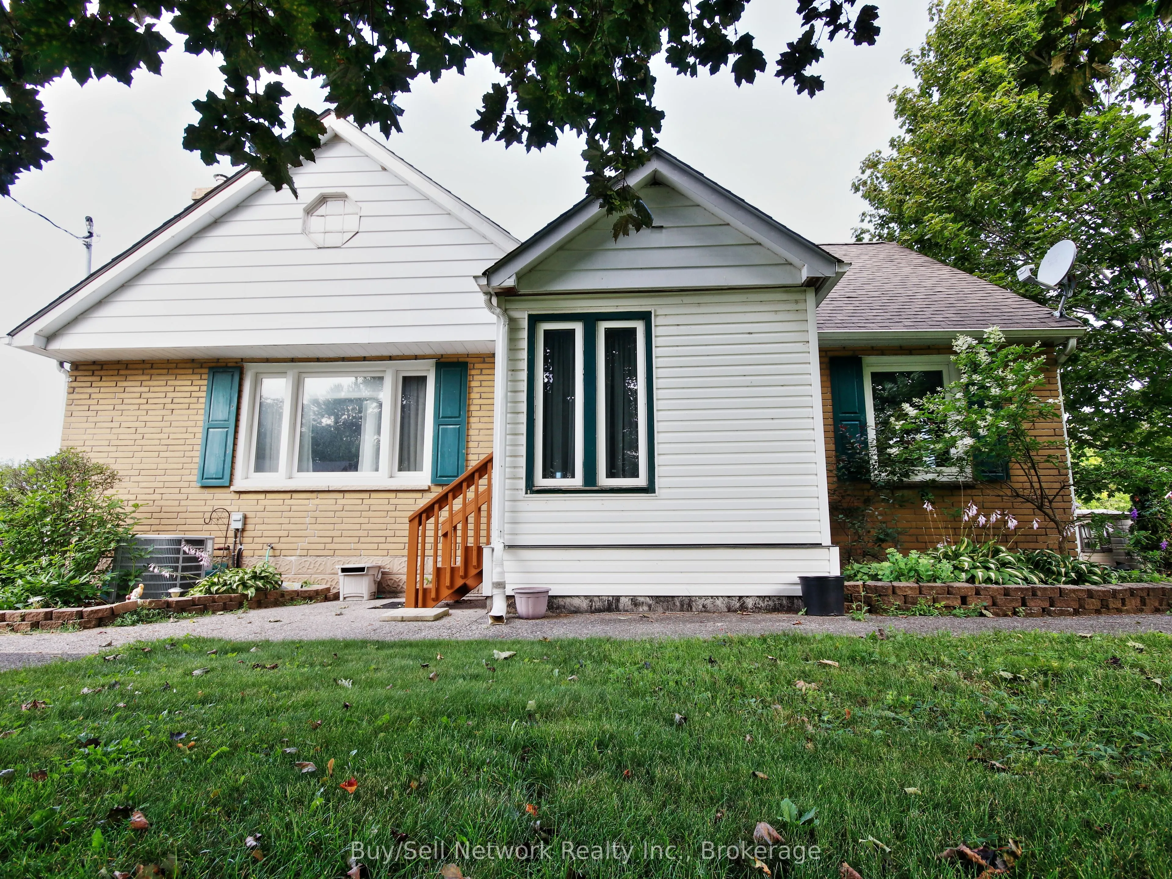 962 Ward Street