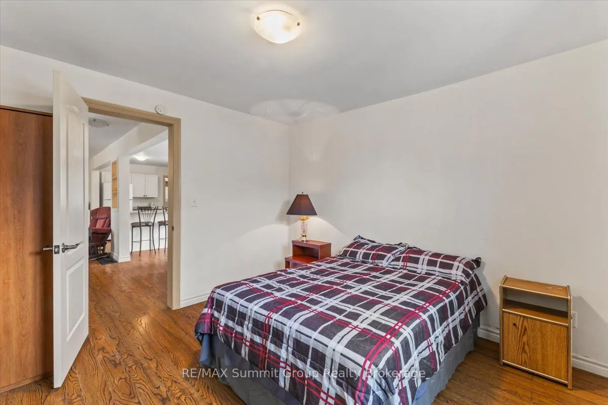 260 Victoria Street W