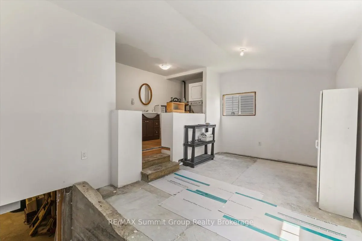 260 Victoria Street W