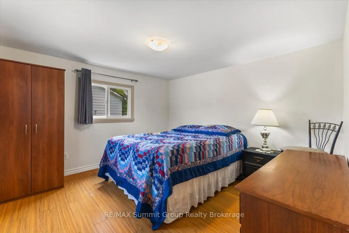 260 Victoria Street W