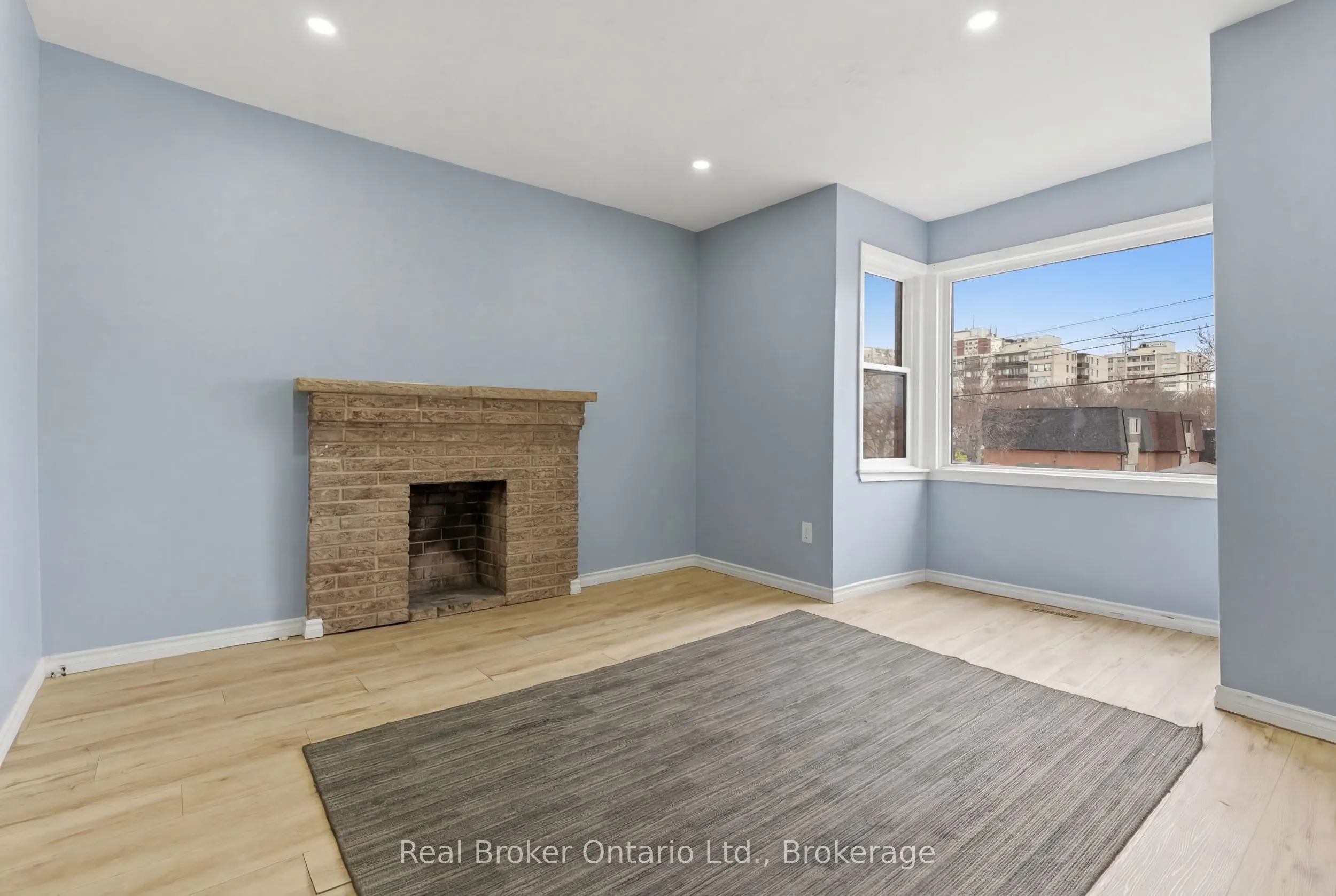 880 LAWRENCE Road