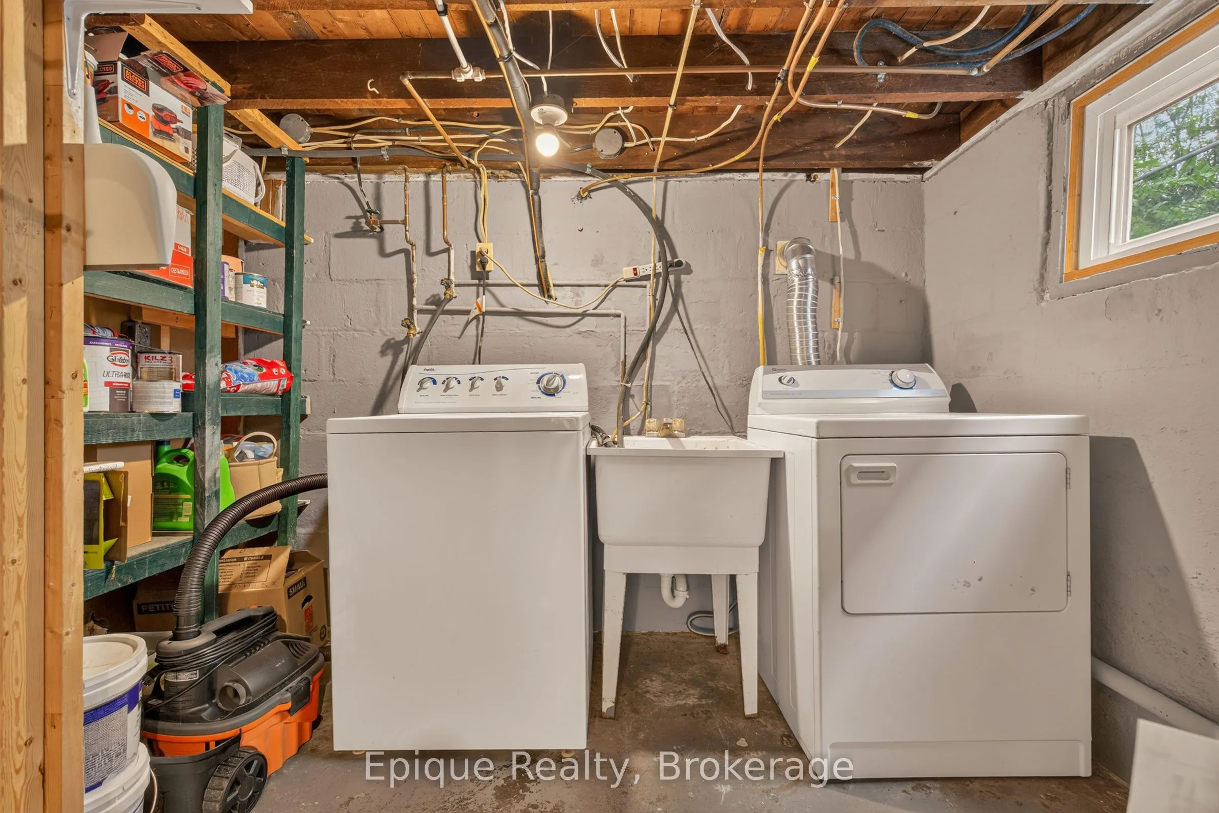93 Graham Avenue S