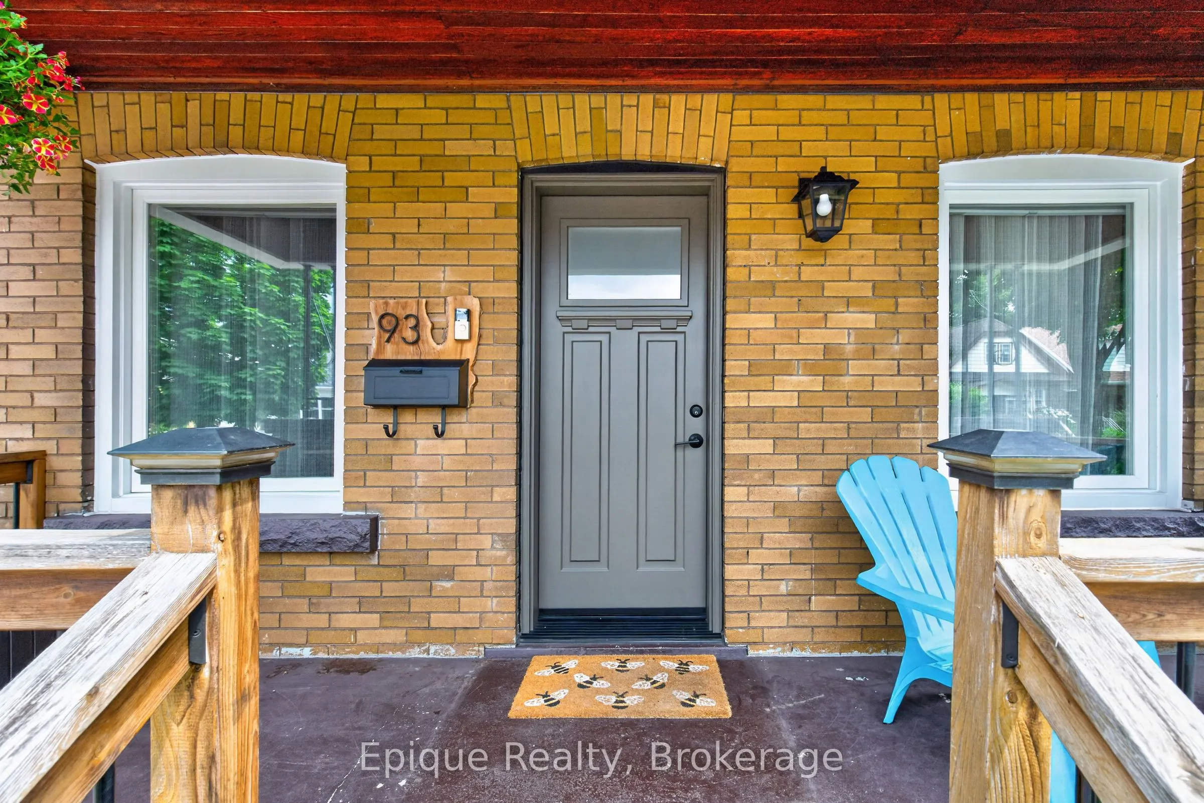 93 Graham Avenue S