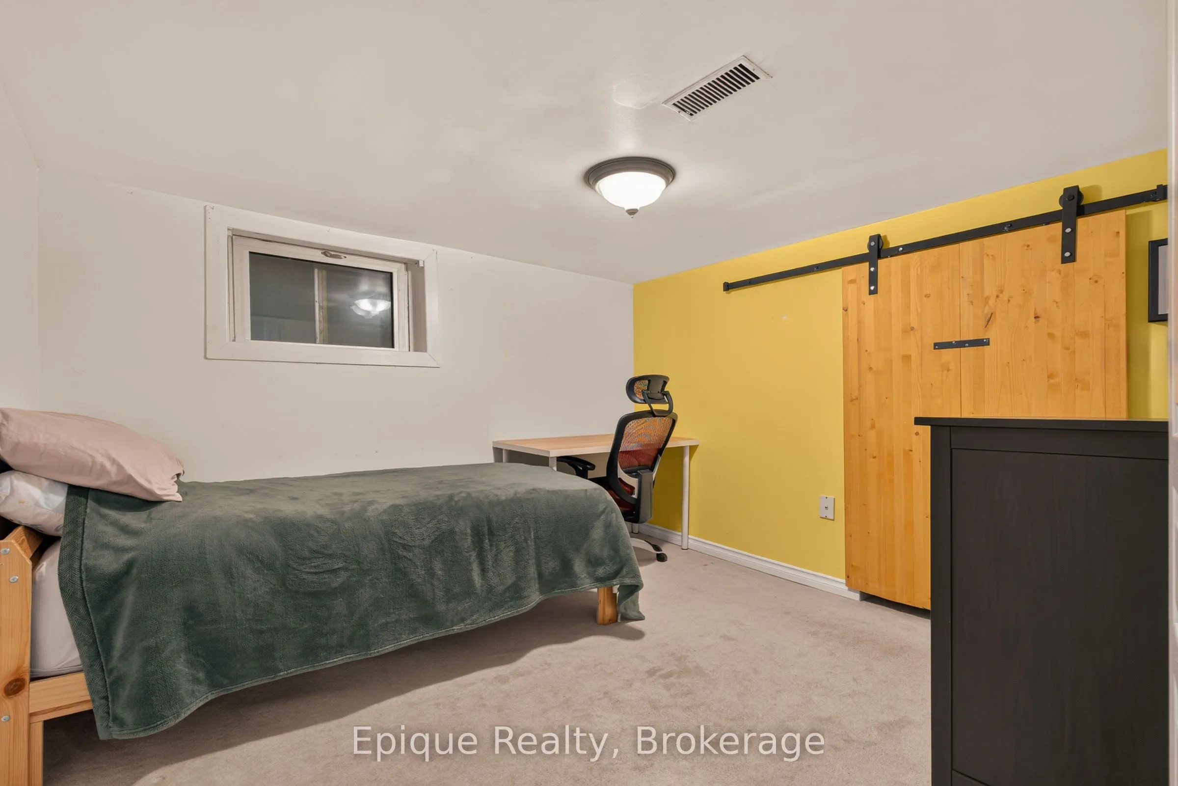 93 Graham Avenue S
