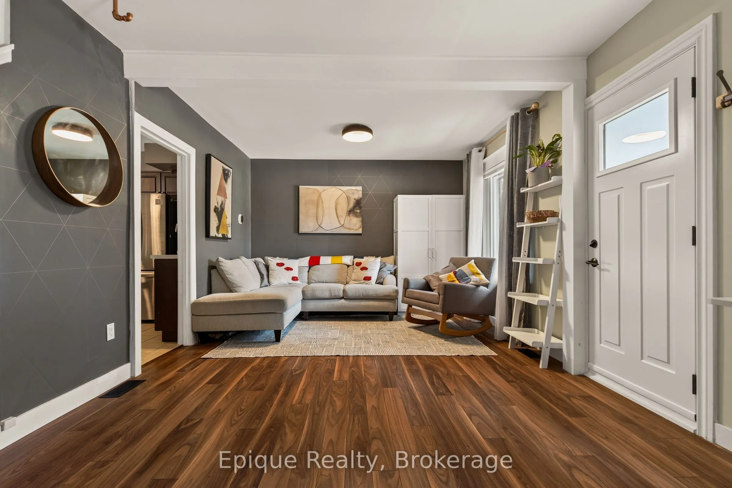 93 Graham Avenue S
