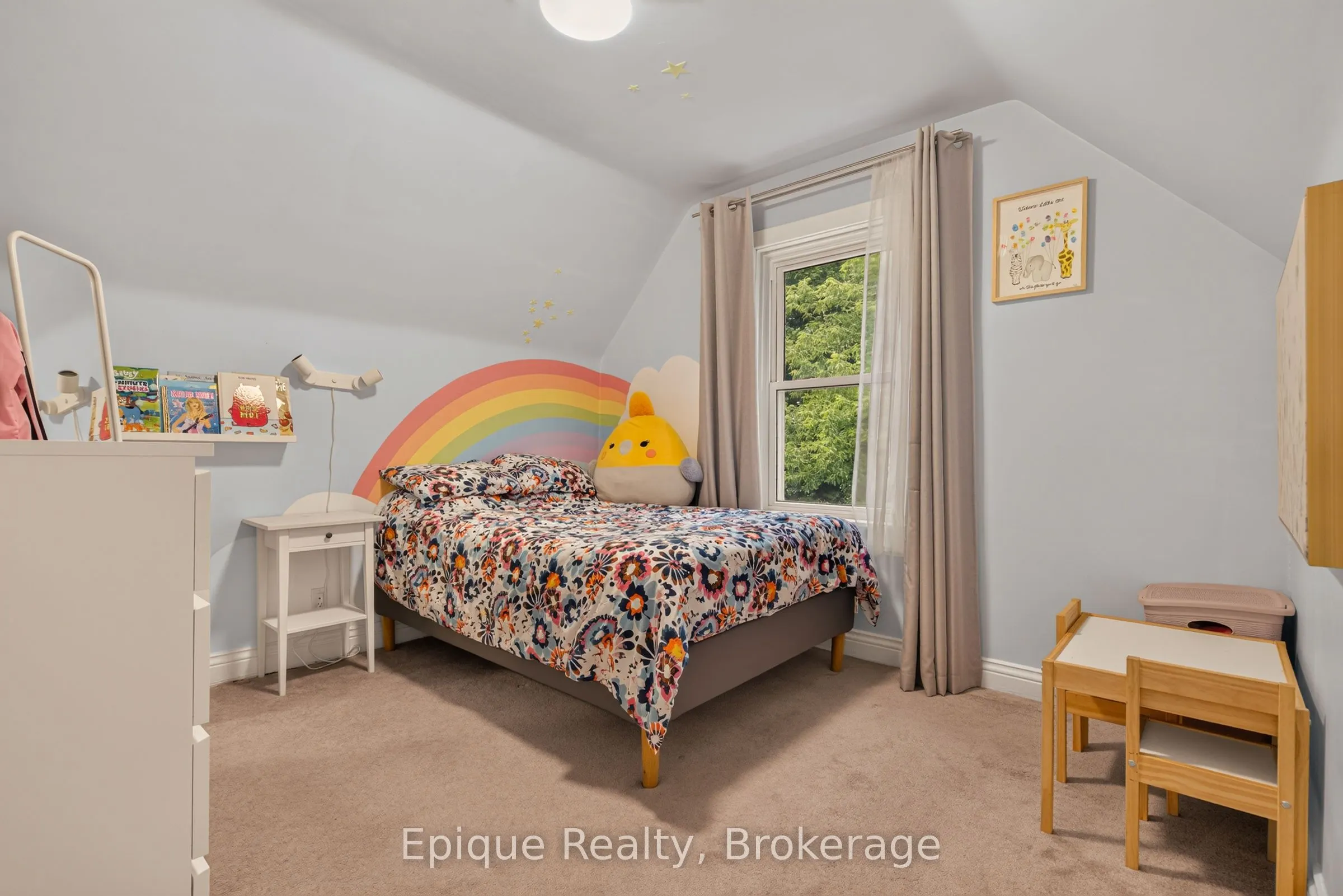 93 Graham Avenue S