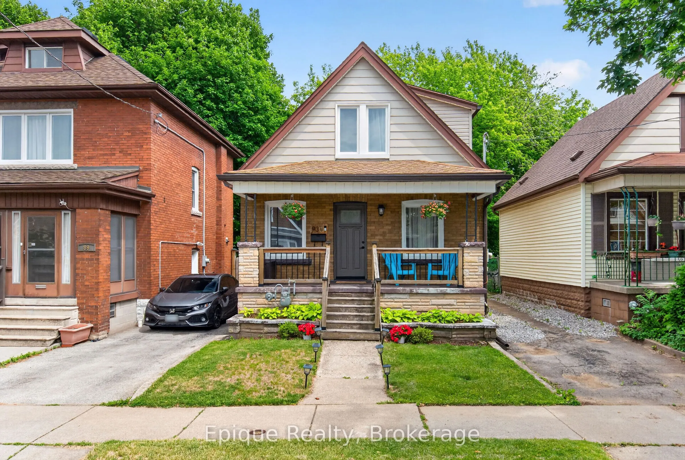 93 Graham Avenue S