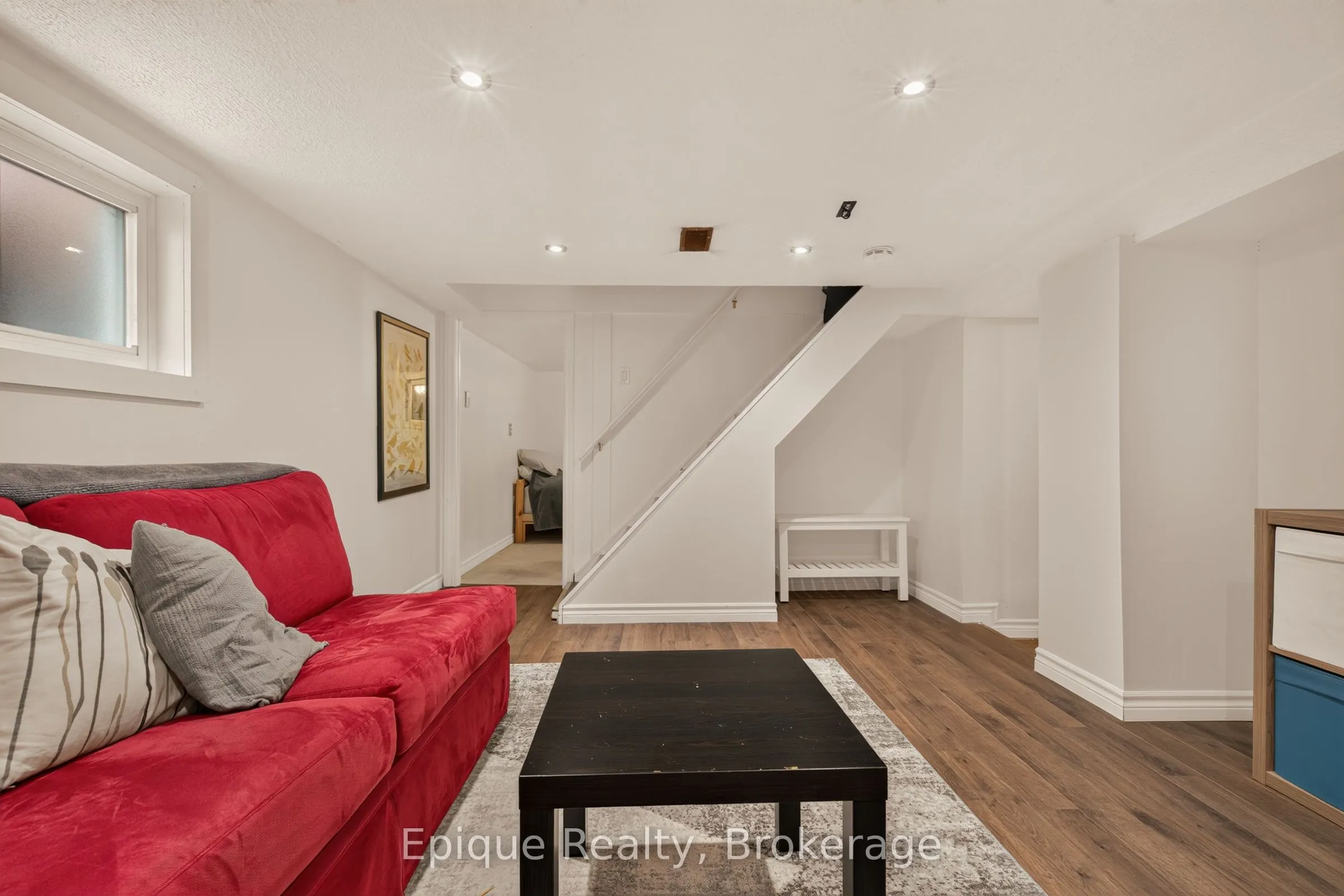 93 Graham Avenue S