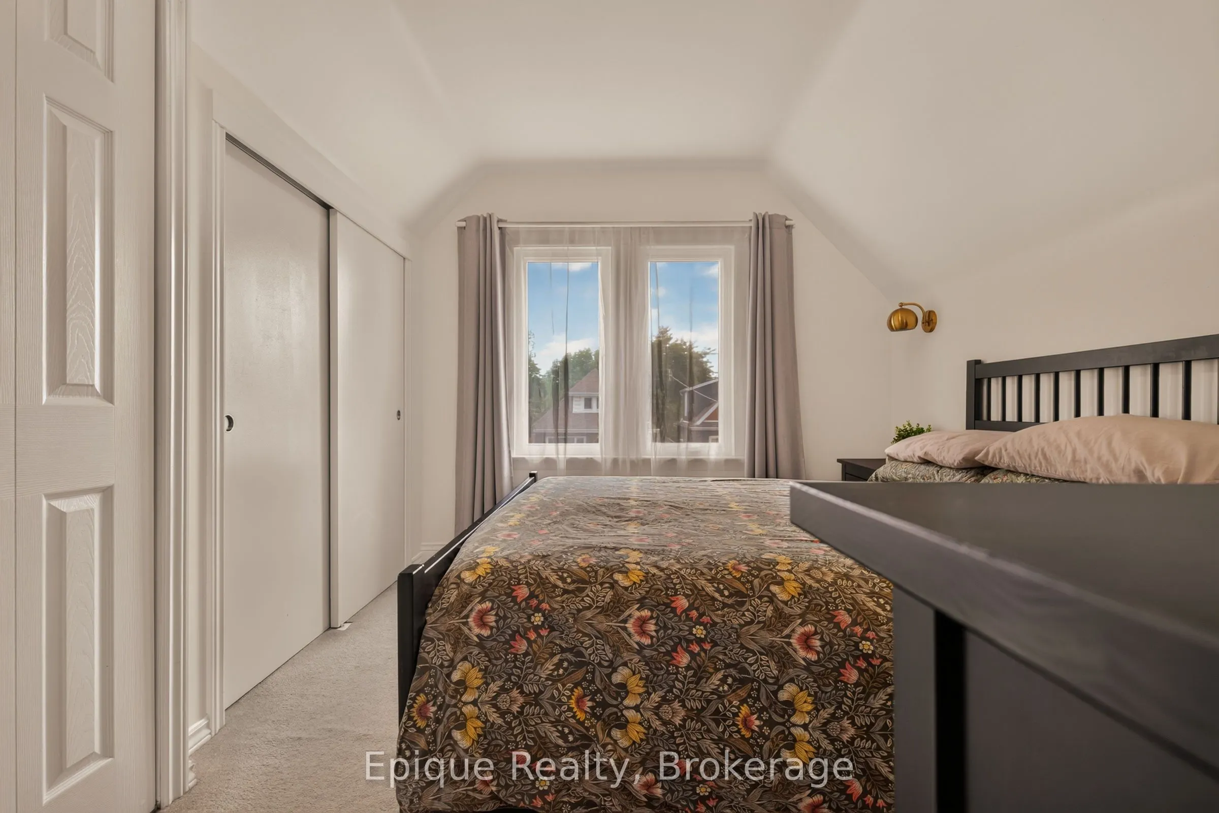 93 Graham Avenue S
