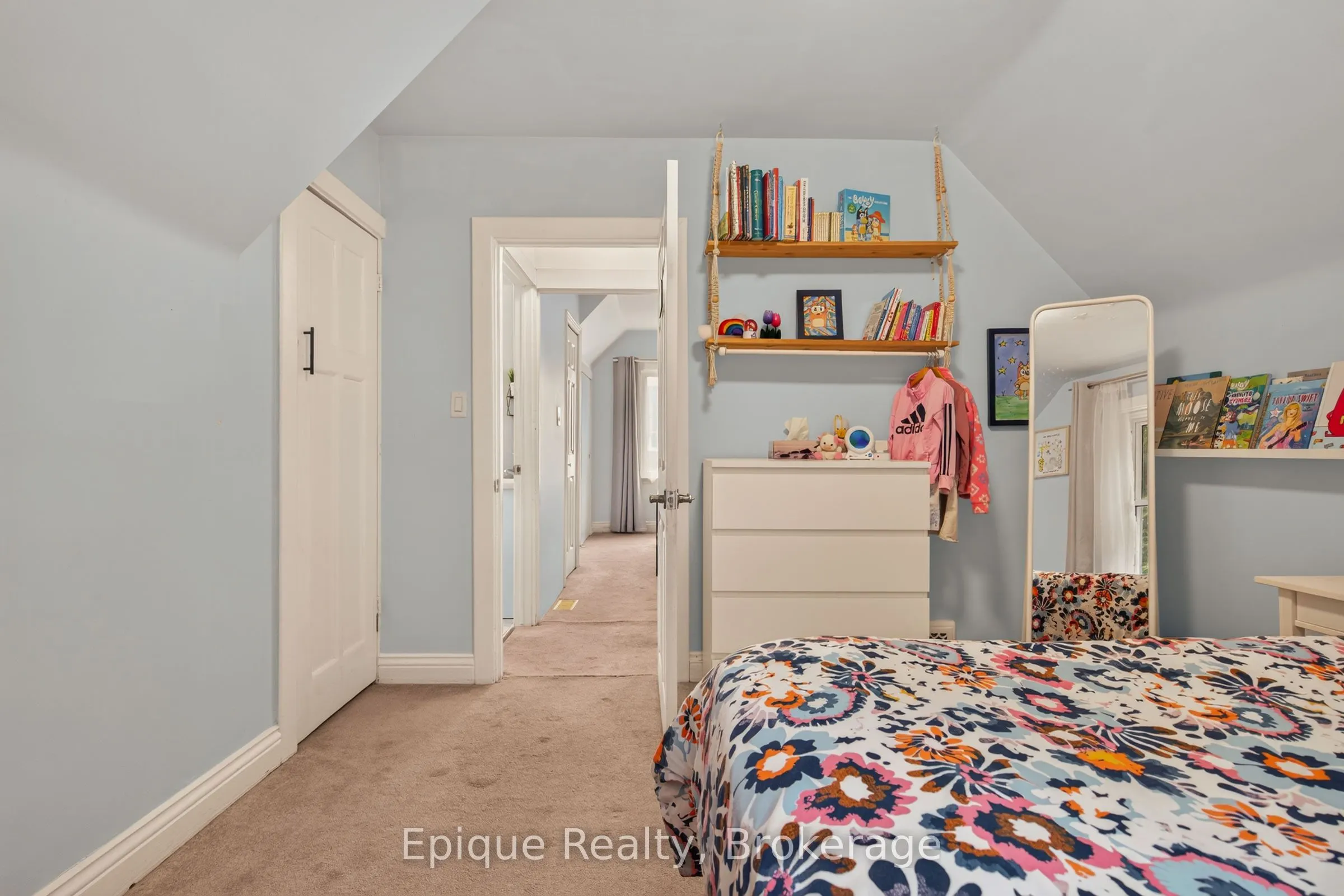 93 Graham Avenue S