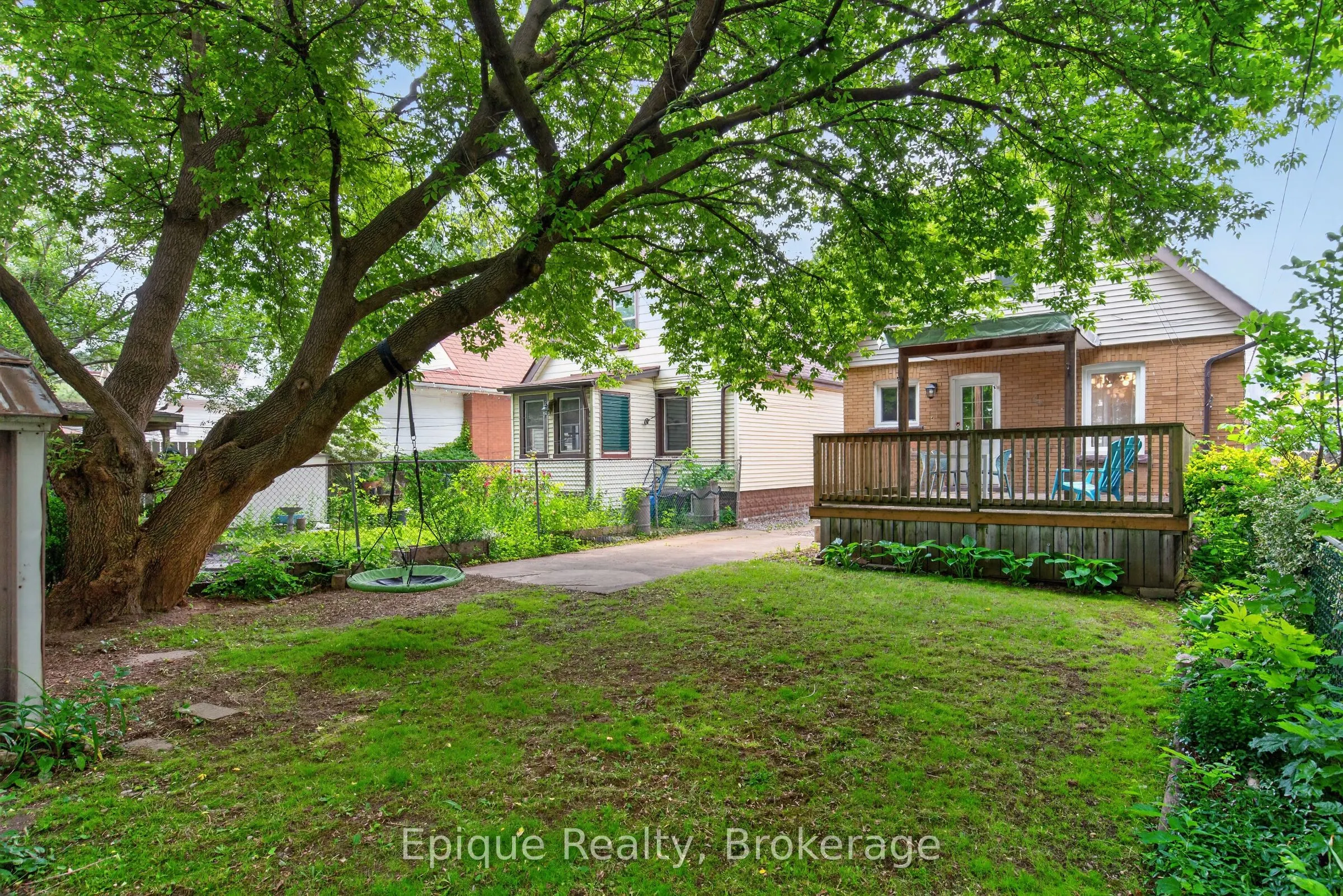 93 Graham Avenue S
