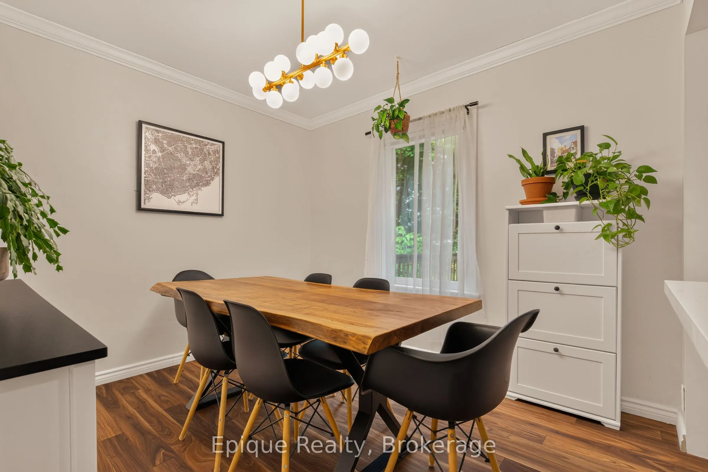 93 Graham Avenue S