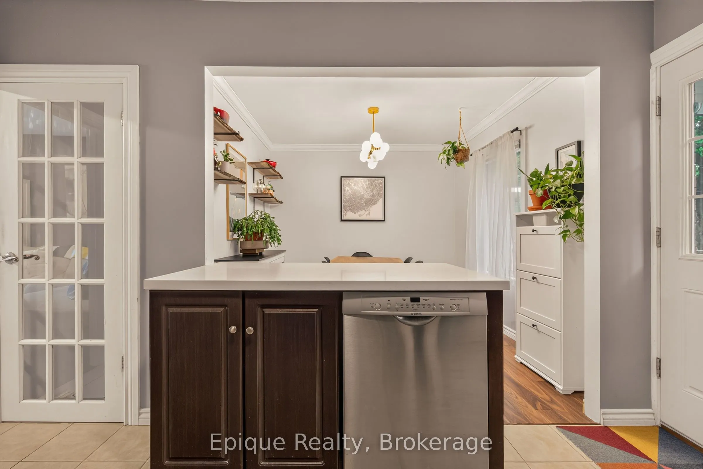 93 Graham Avenue S