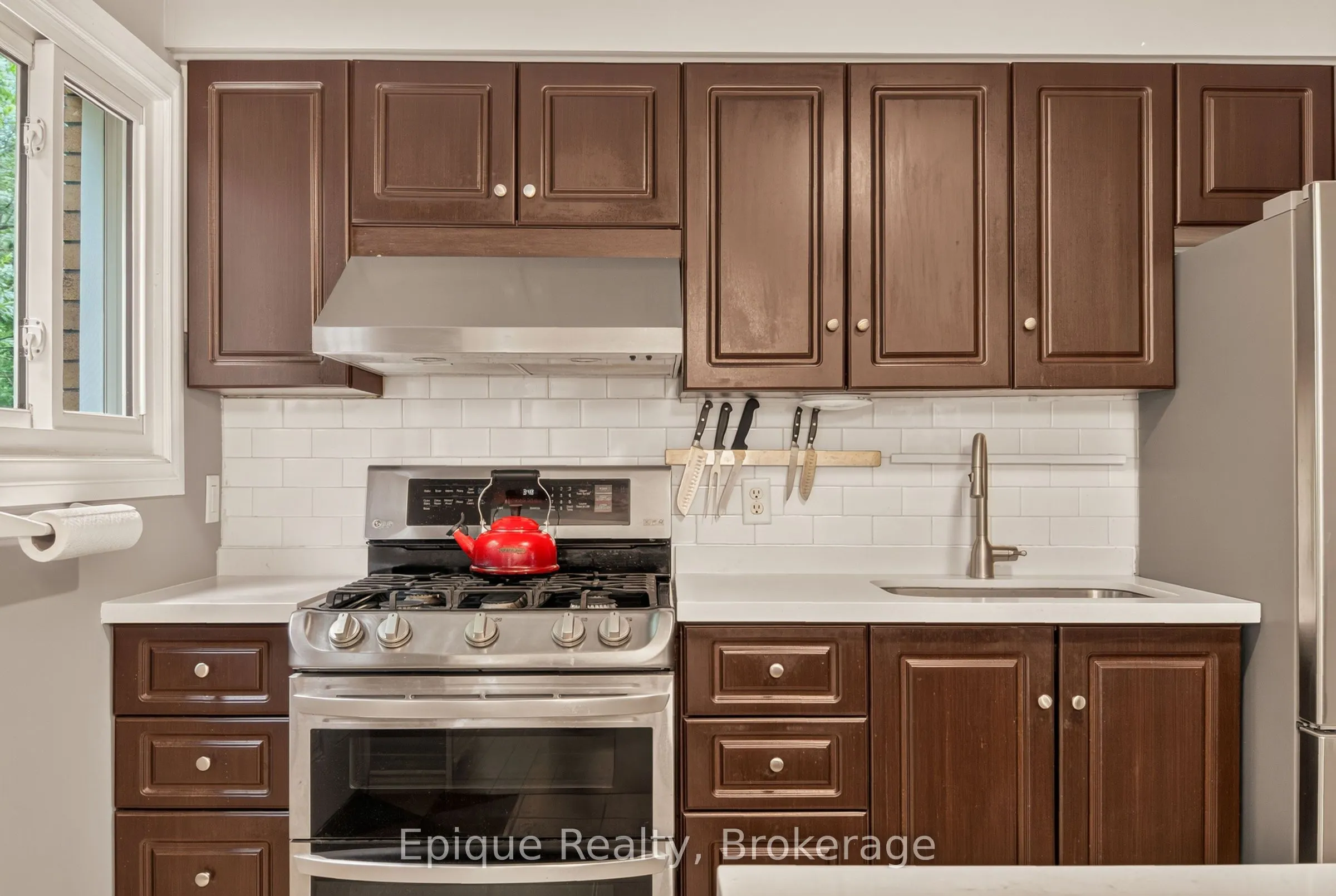 93 Graham Avenue S