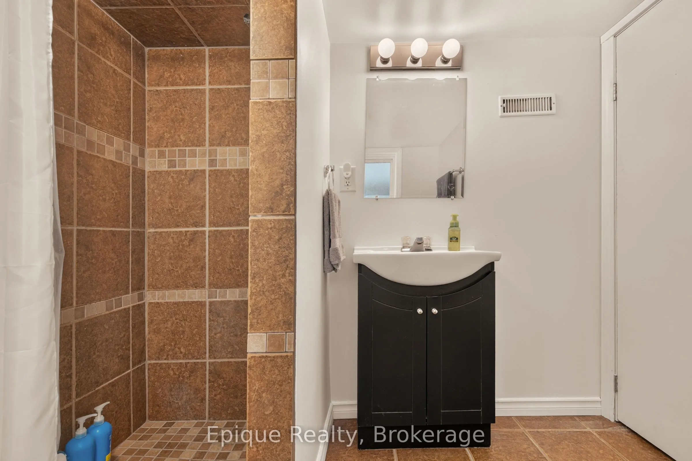 93 Graham Avenue S