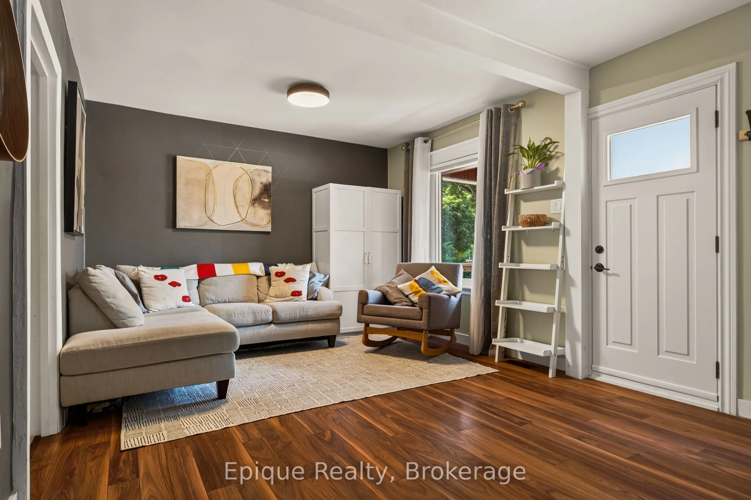 93 Graham Avenue S
