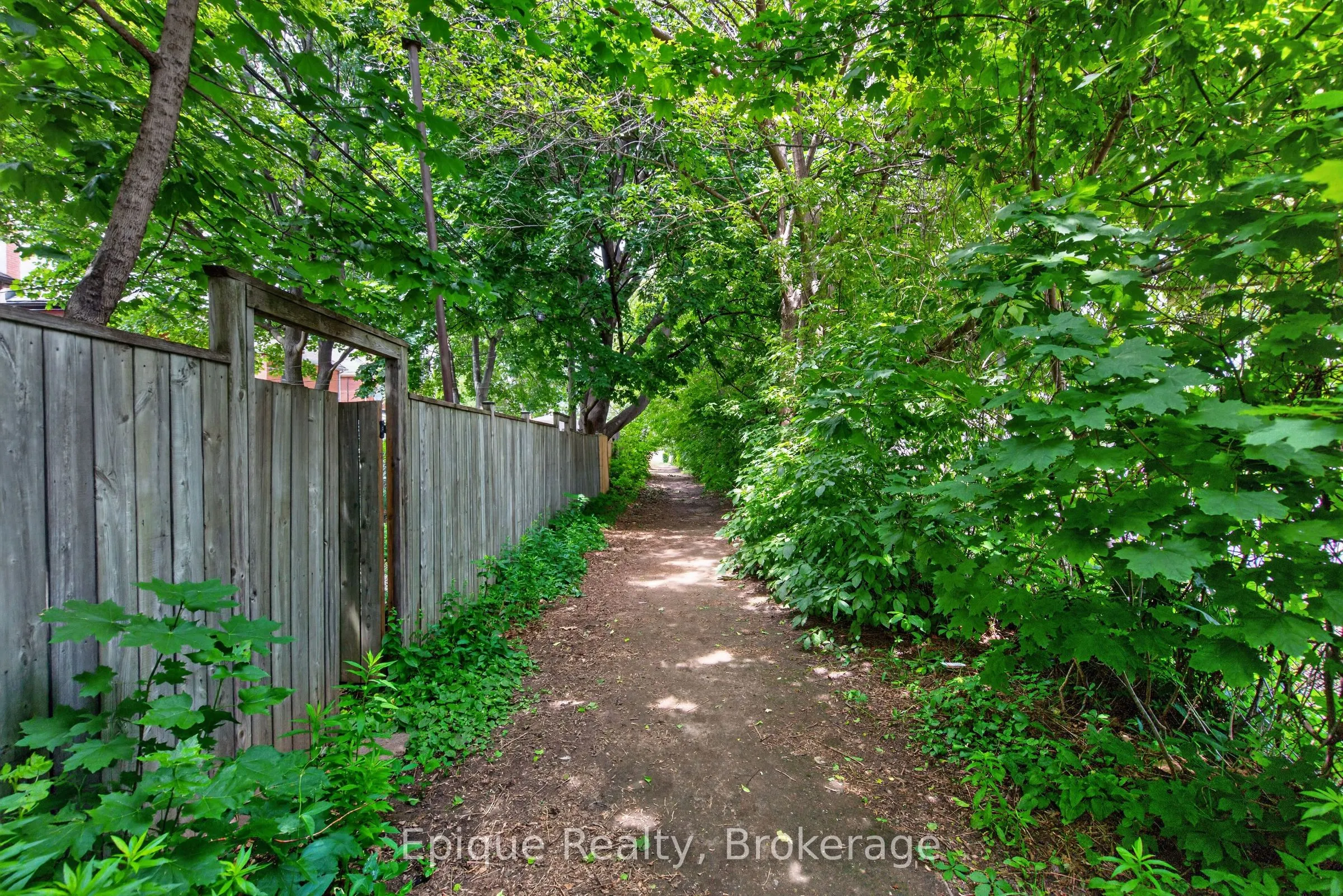 93 Graham Avenue S