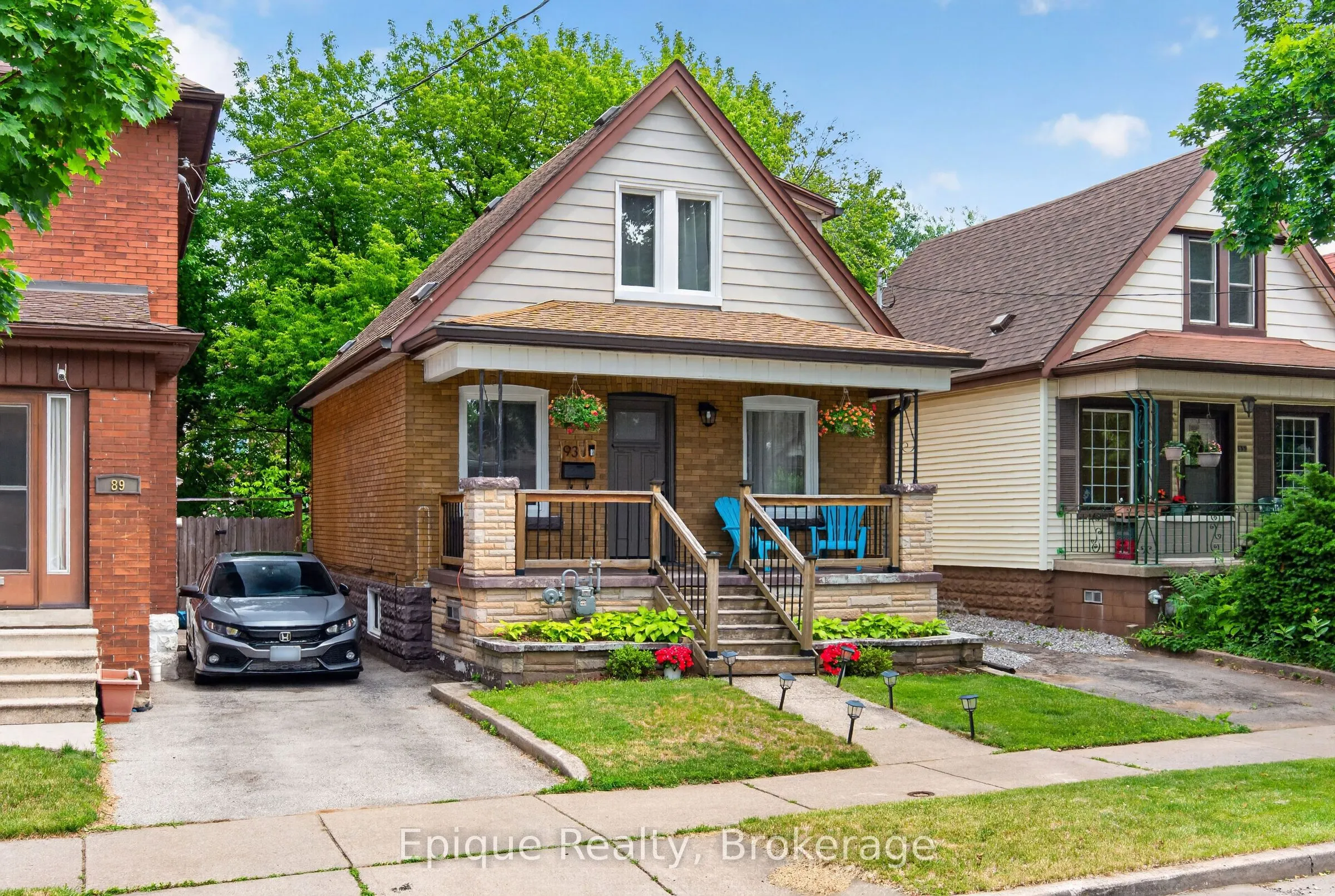 93 Graham Avenue S