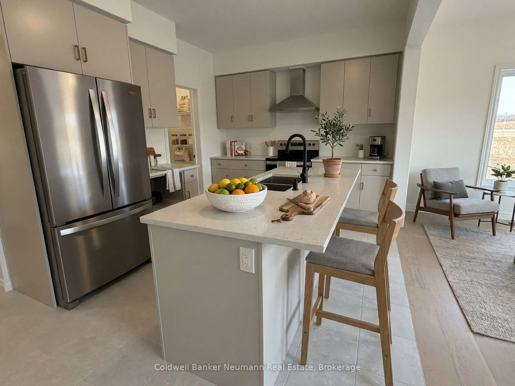 537 Anton Crescent