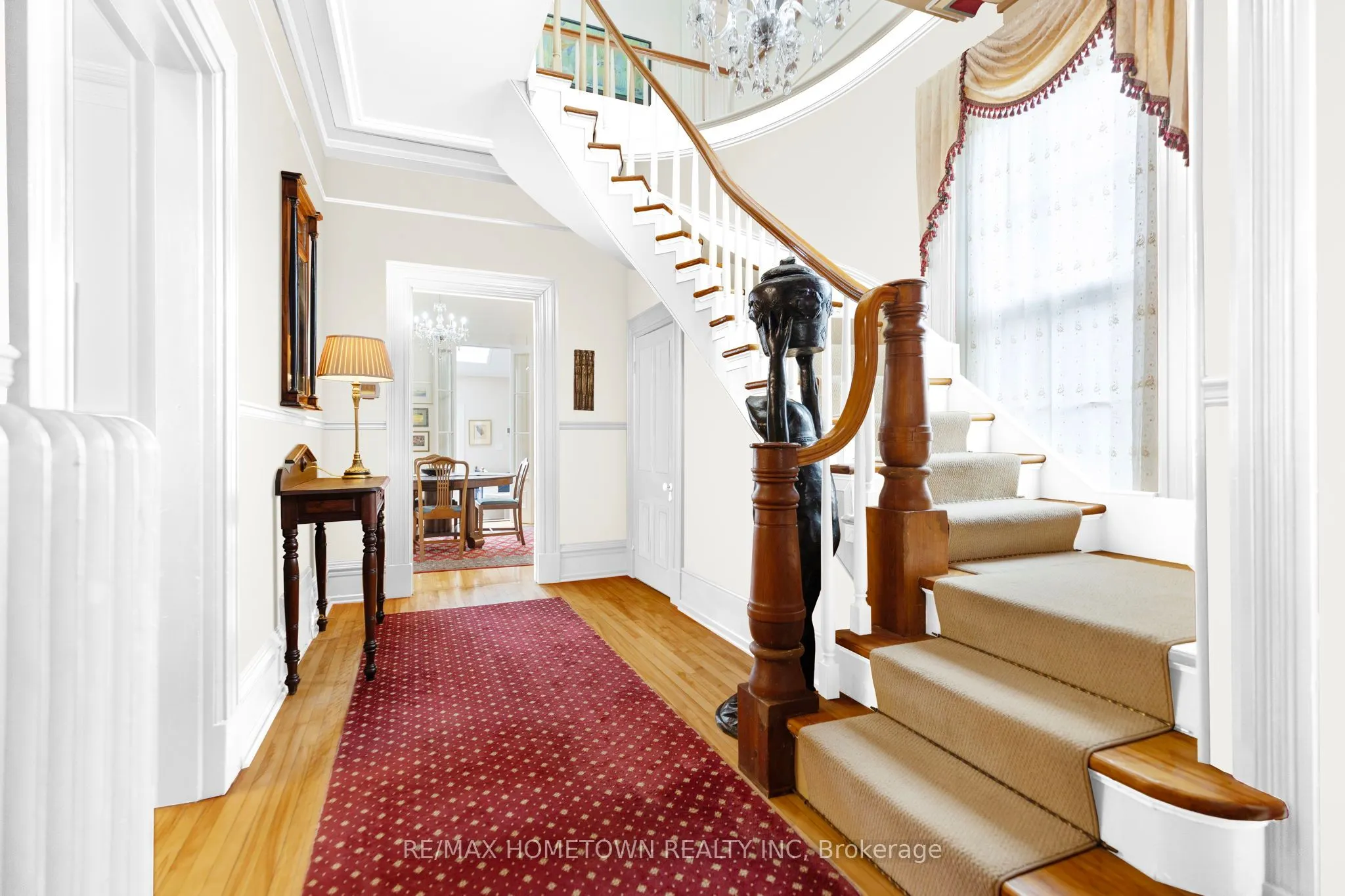 157 DIBBLE Street W