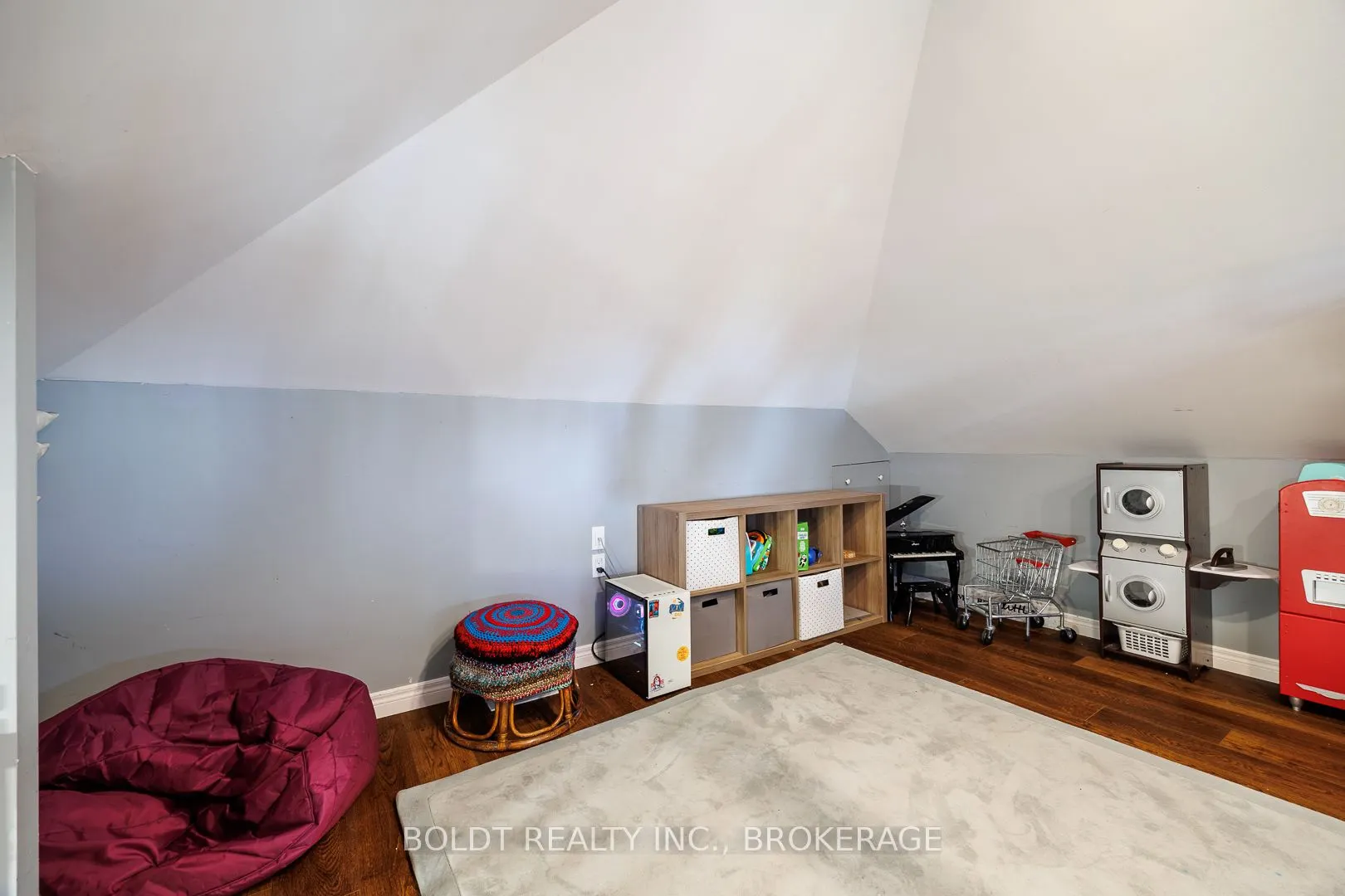 5285 THIRD Avenue