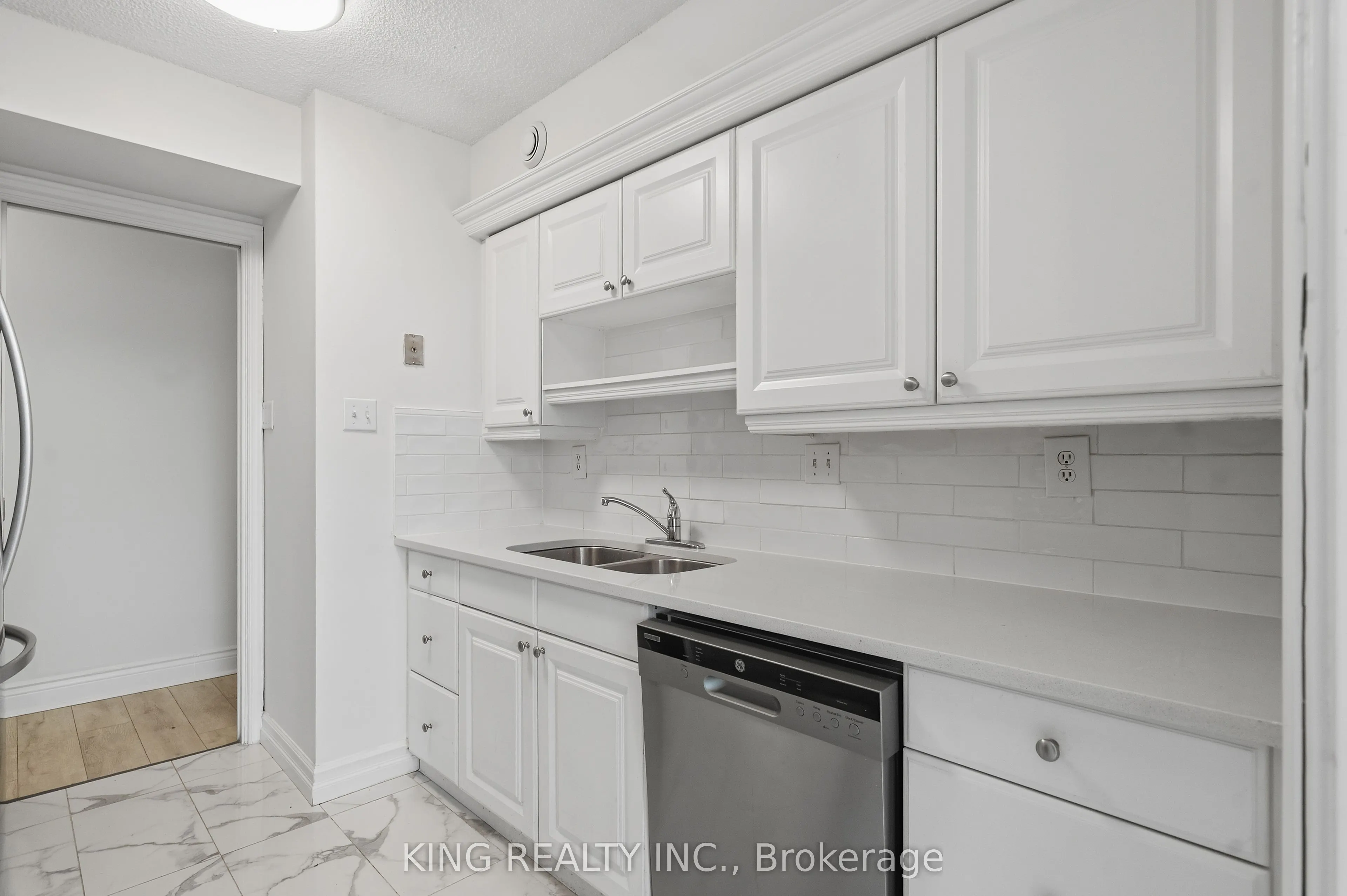 389 Dundas Street #701