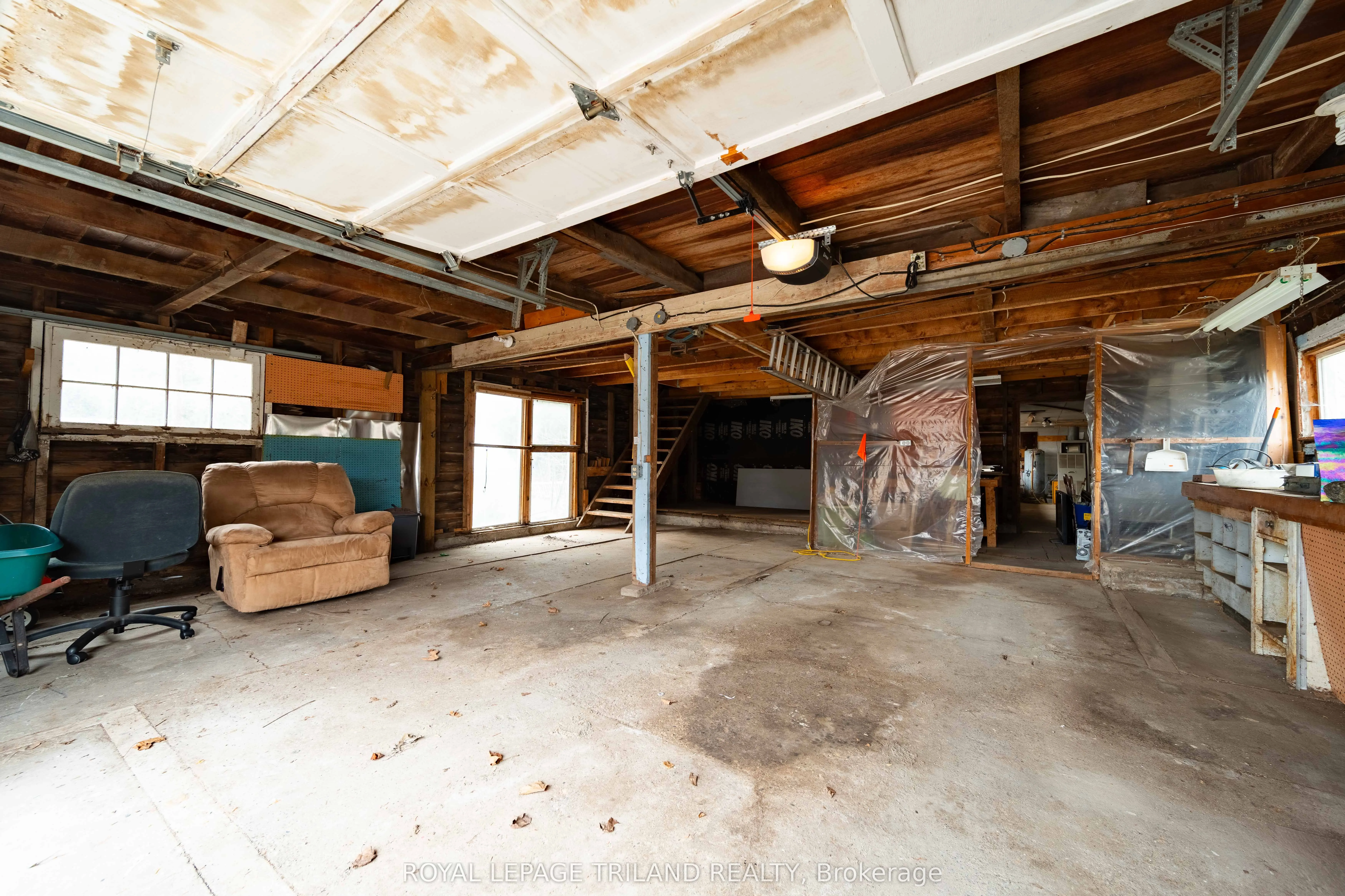 308 John Street S