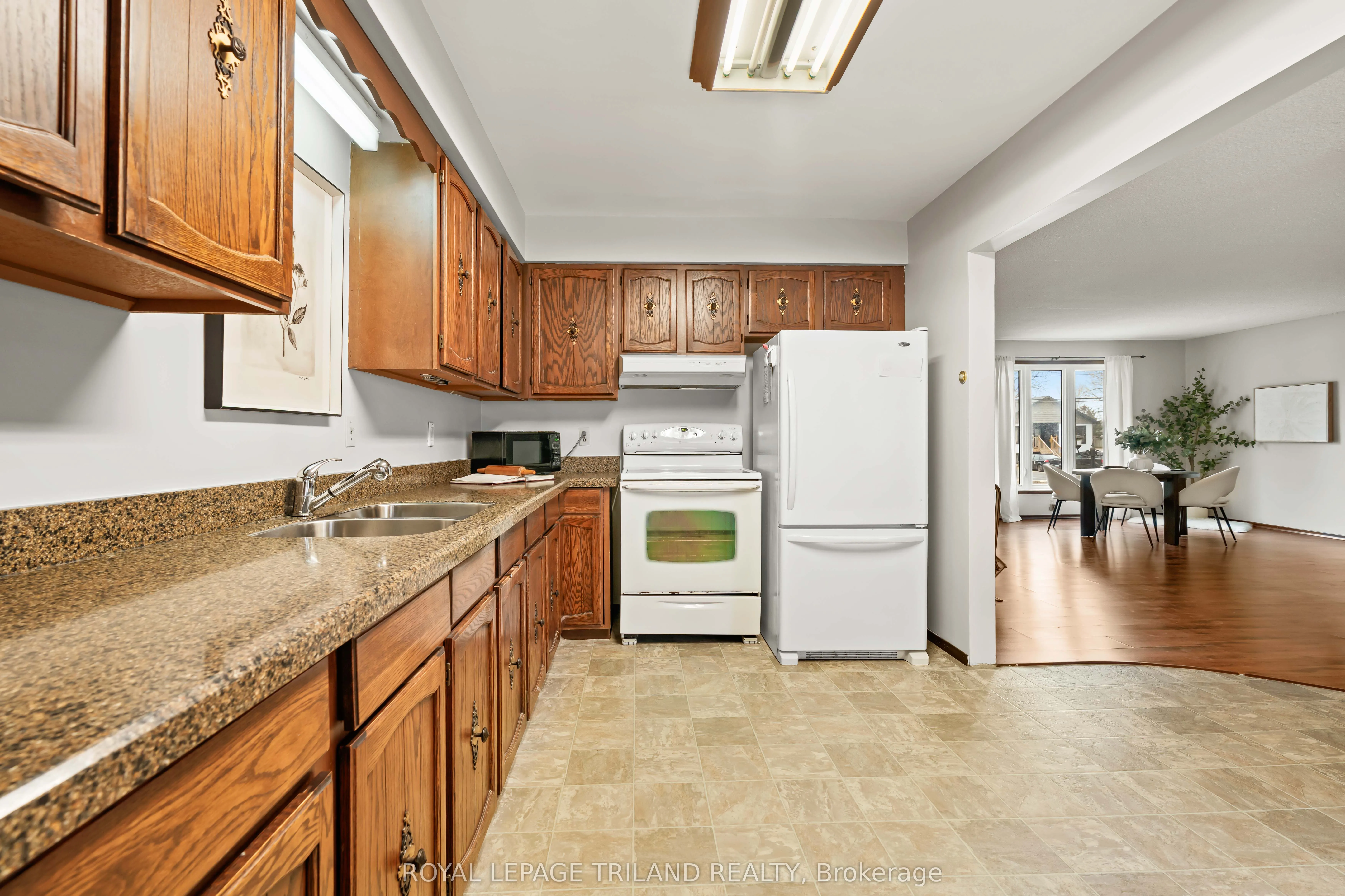 308 John Street S