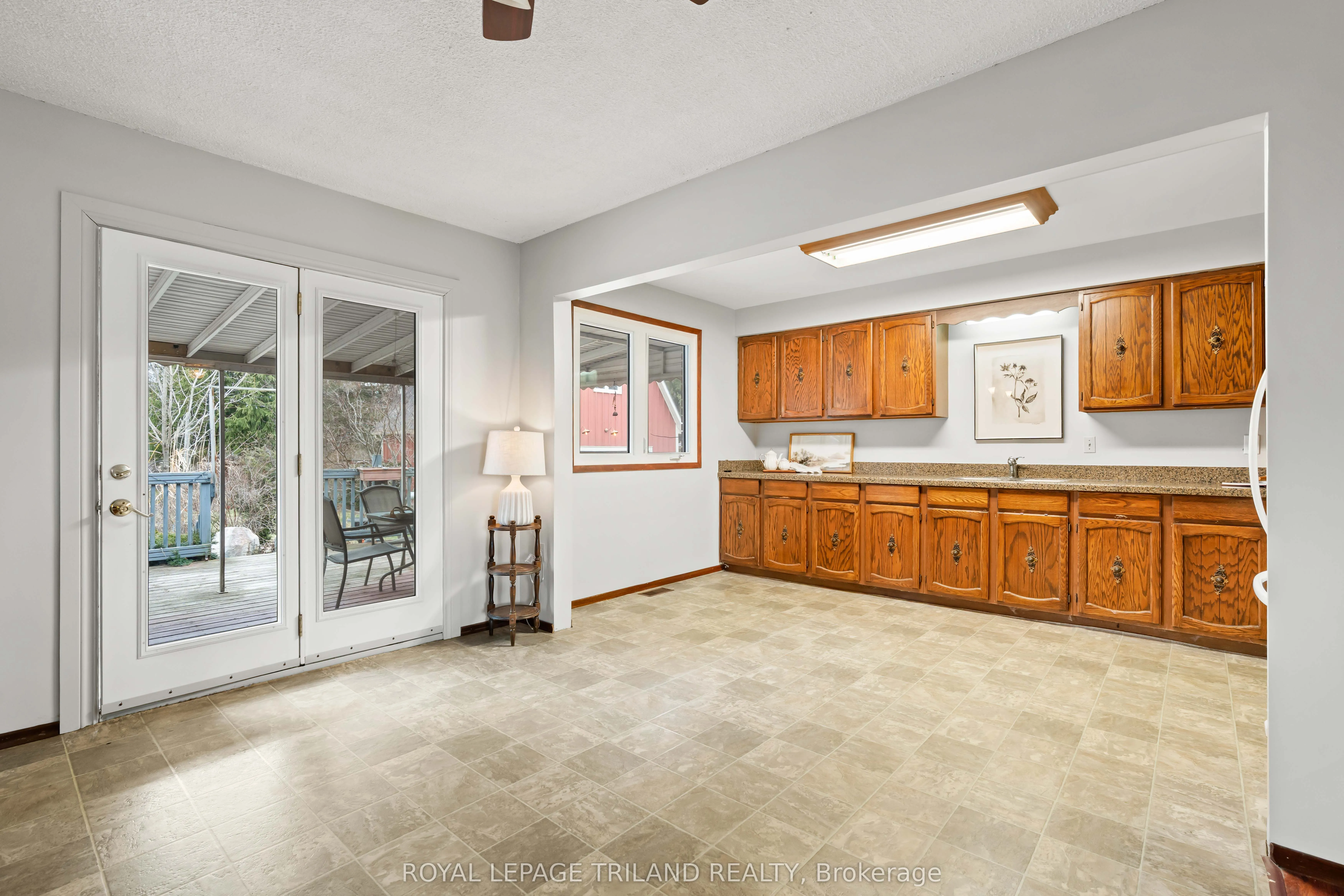 308 John Street S
