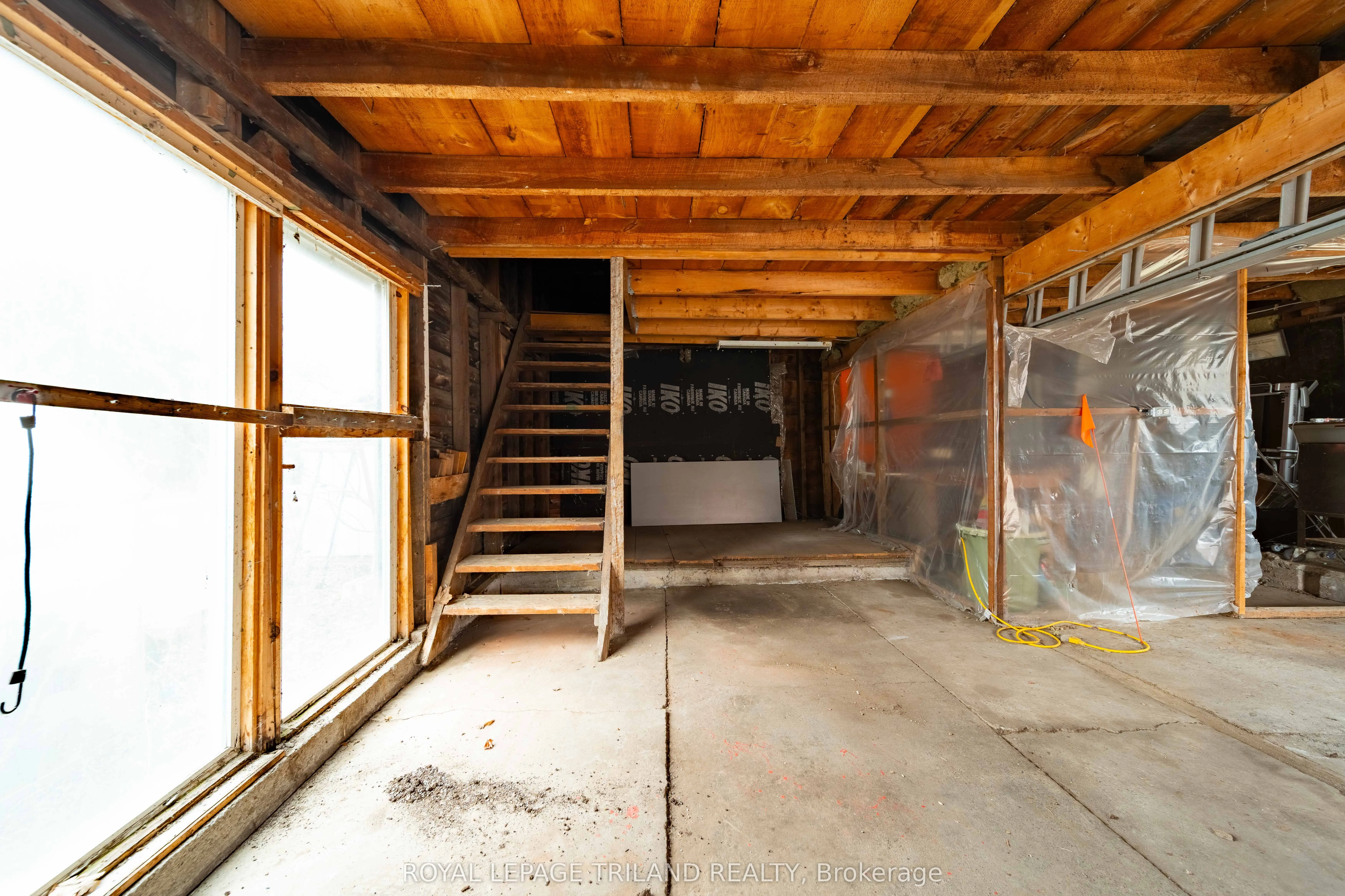 308 John Street S