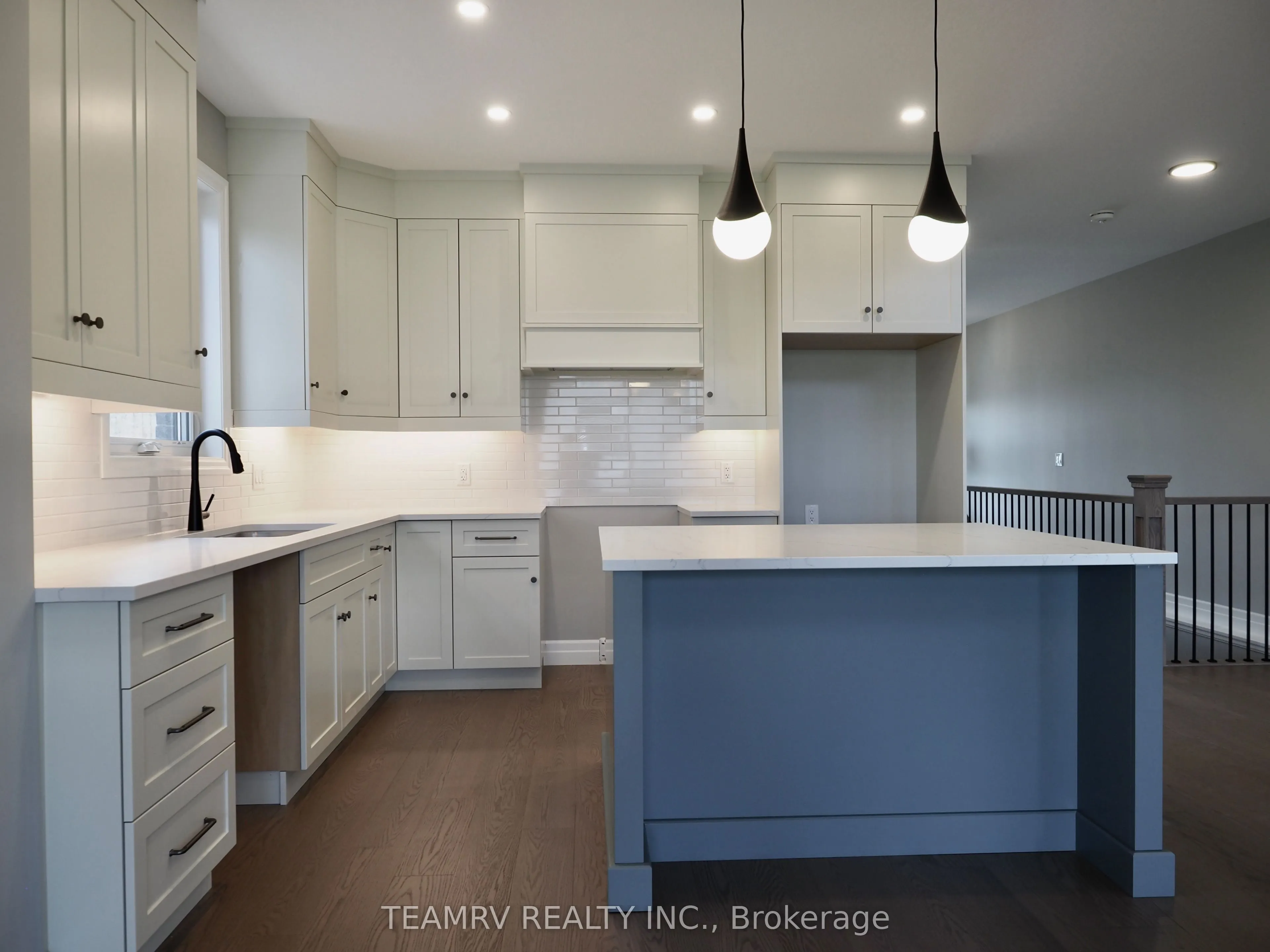17 DARROW Drive
