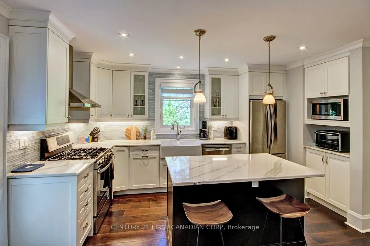 4 JERSEYVILLE Road E