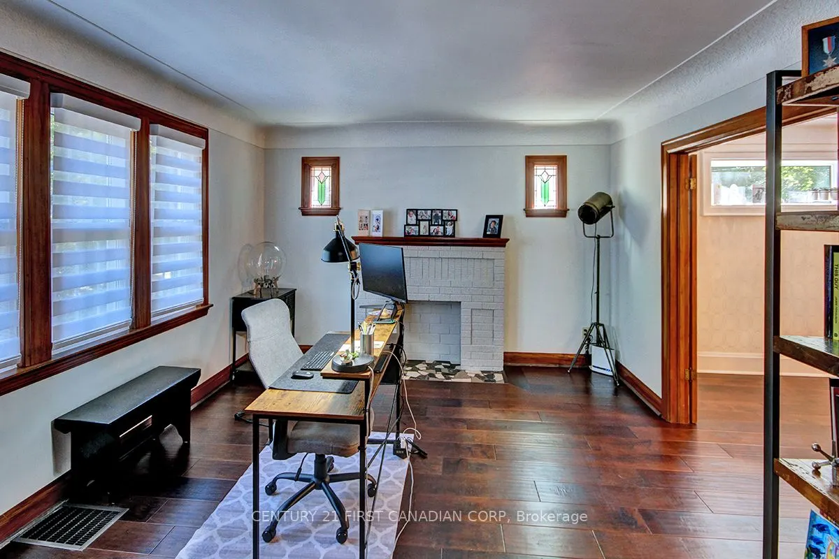 4 JERSEYVILLE Road E