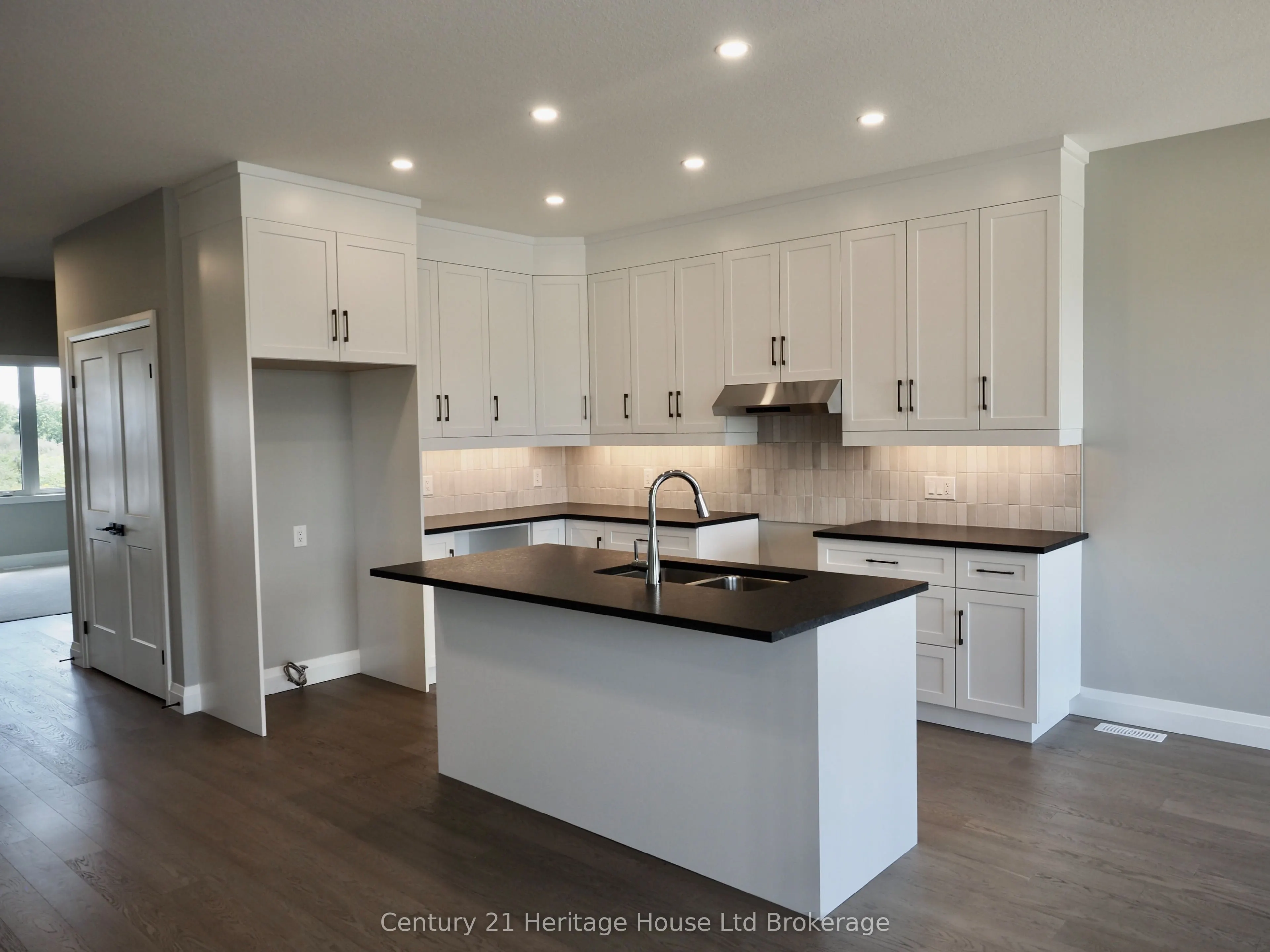 4 Bodwell Avenue