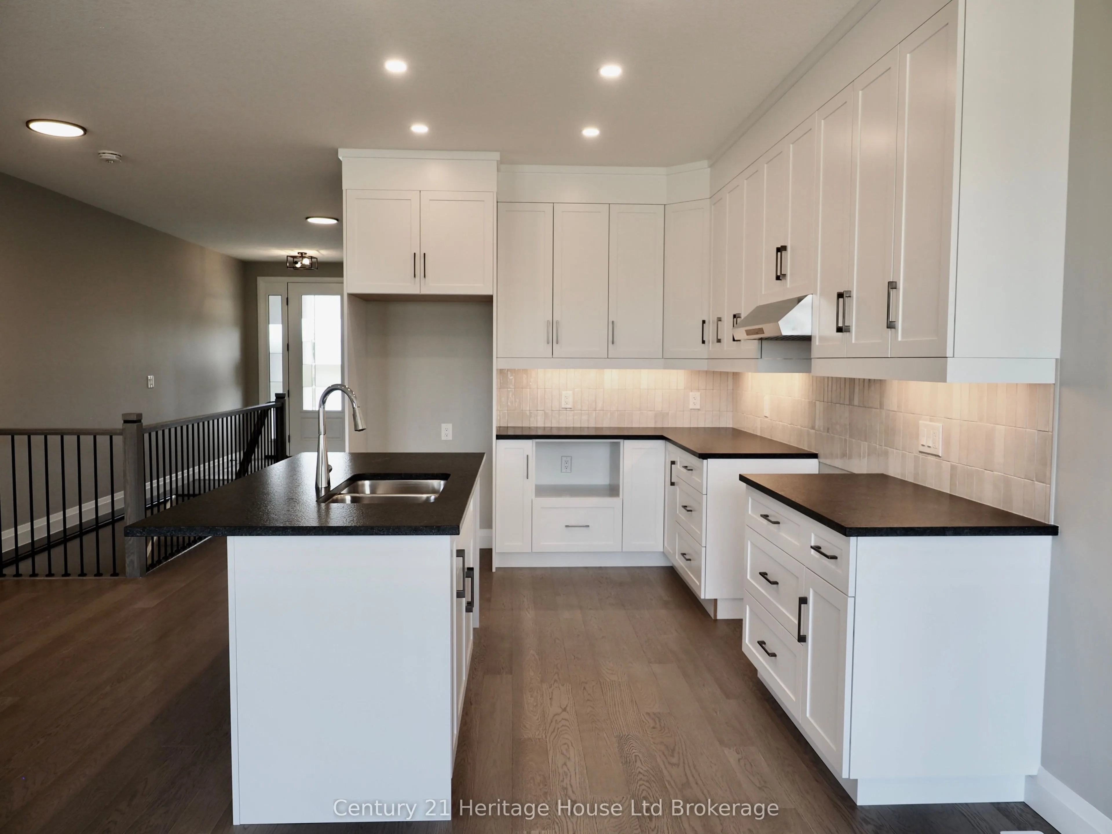 4 Bodwell Avenue