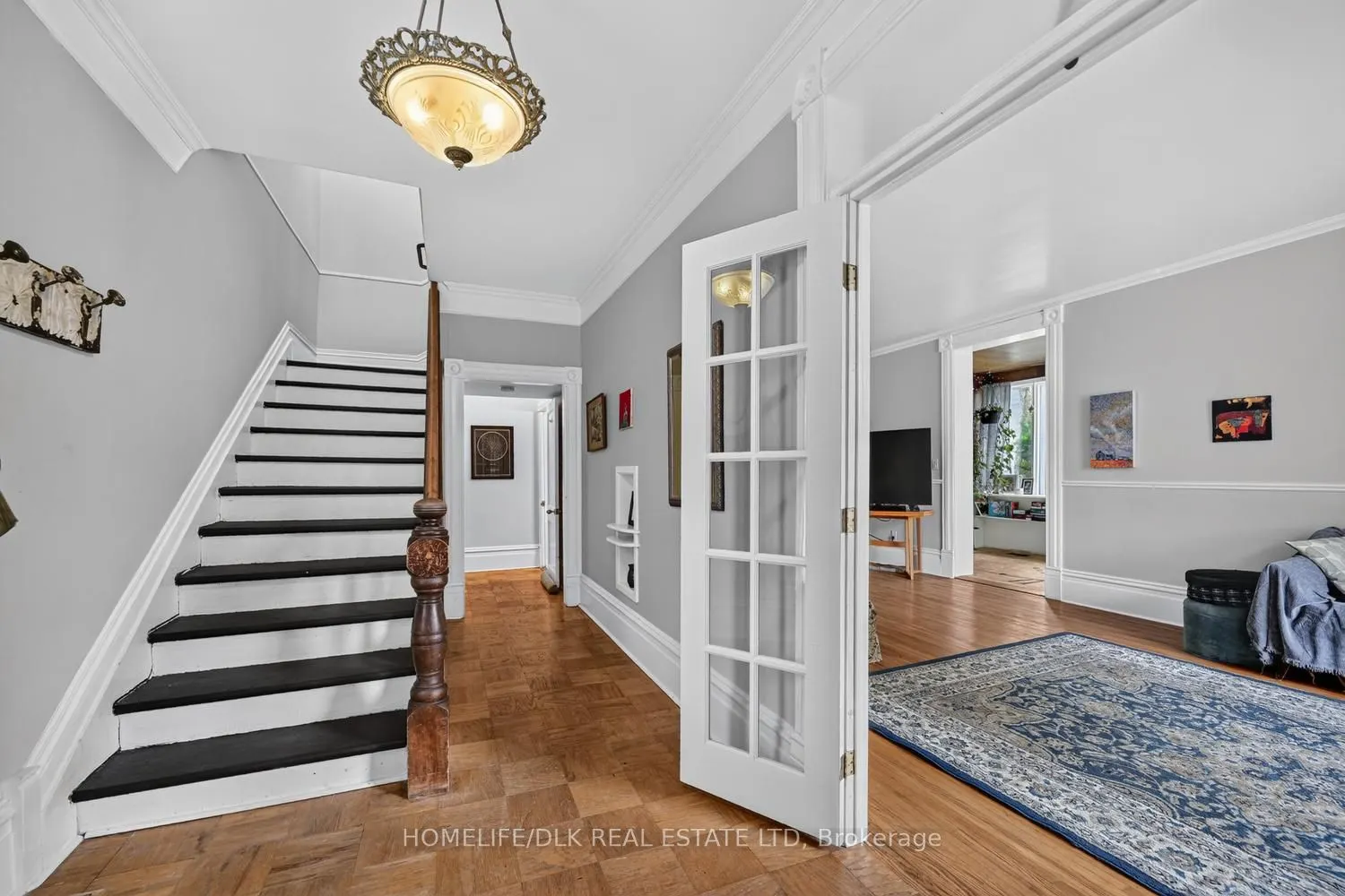 186 King Street E