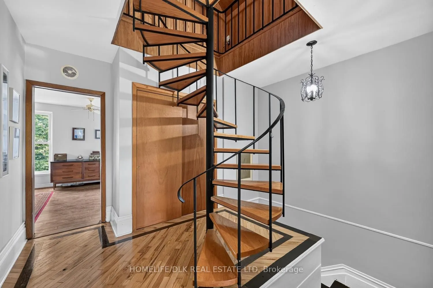 186 King Street E