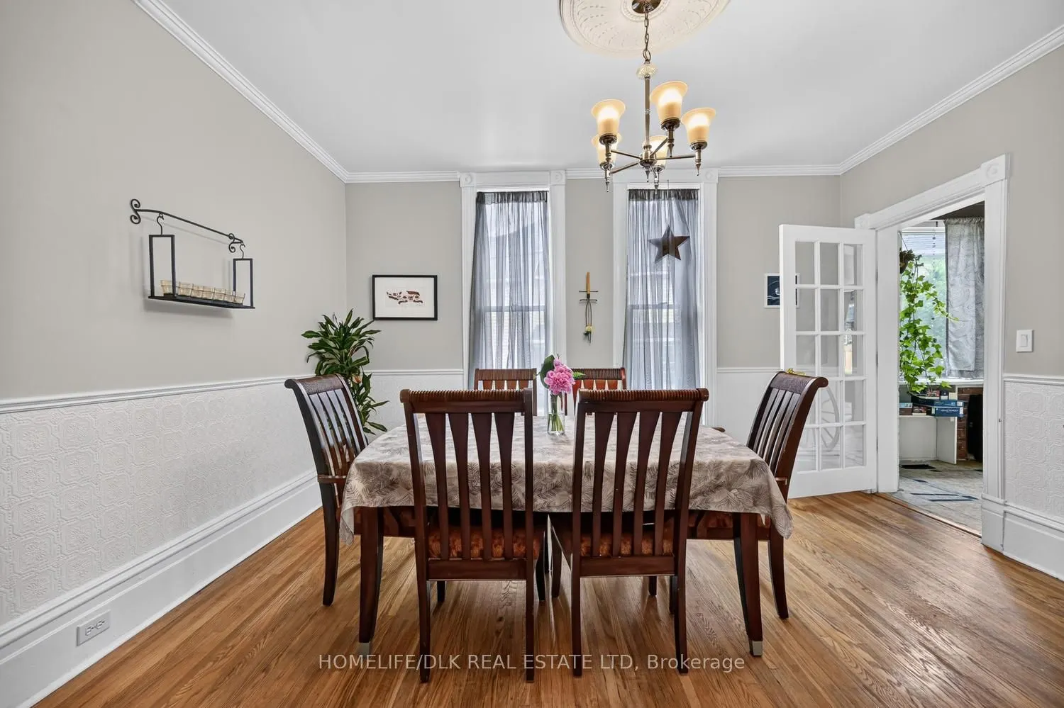 186 King Street E