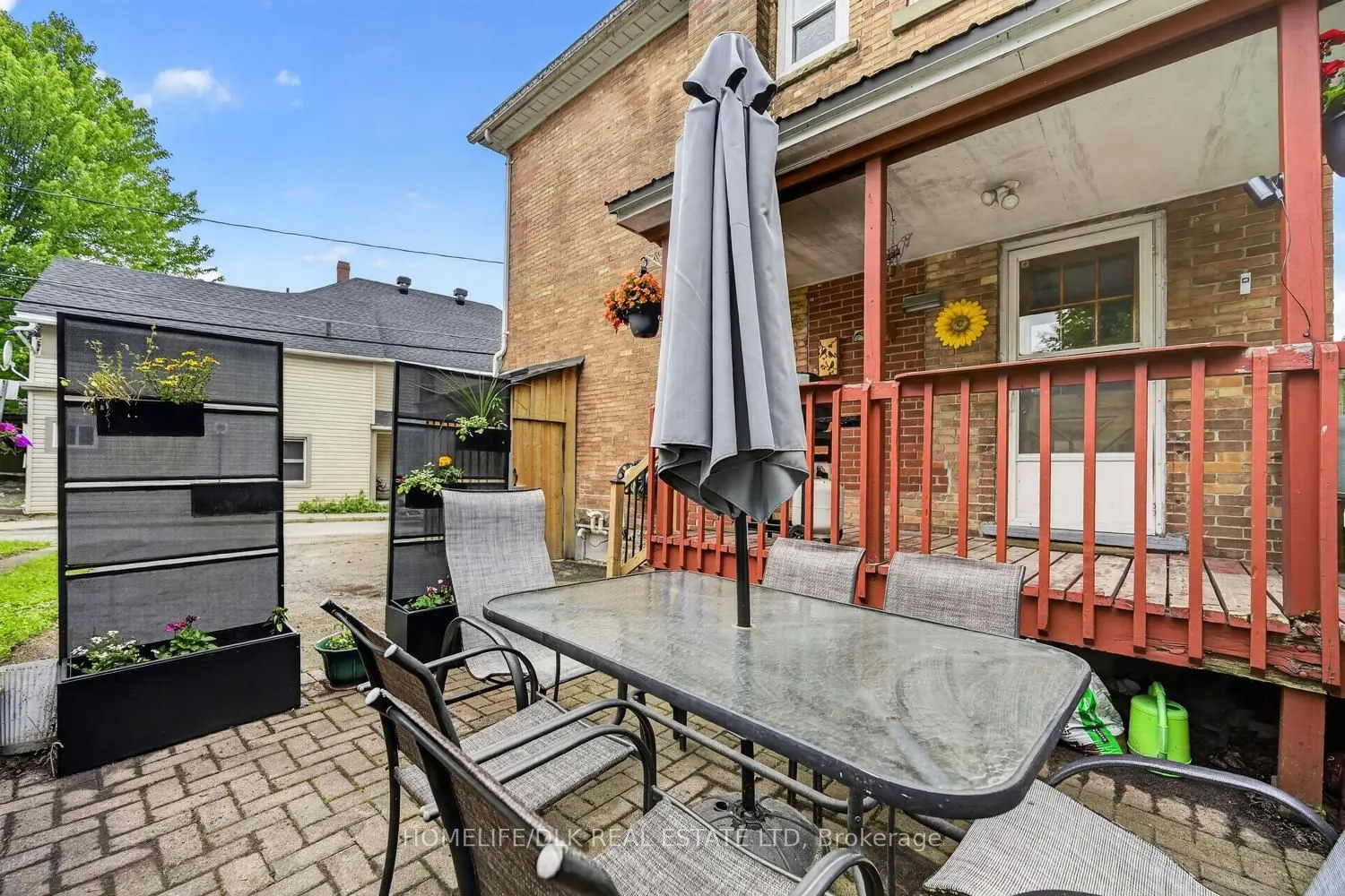 186 King Street E