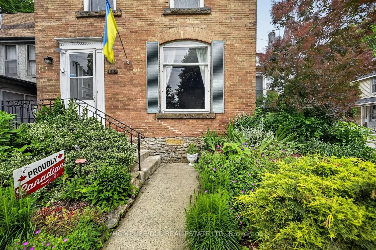 186 King Street E